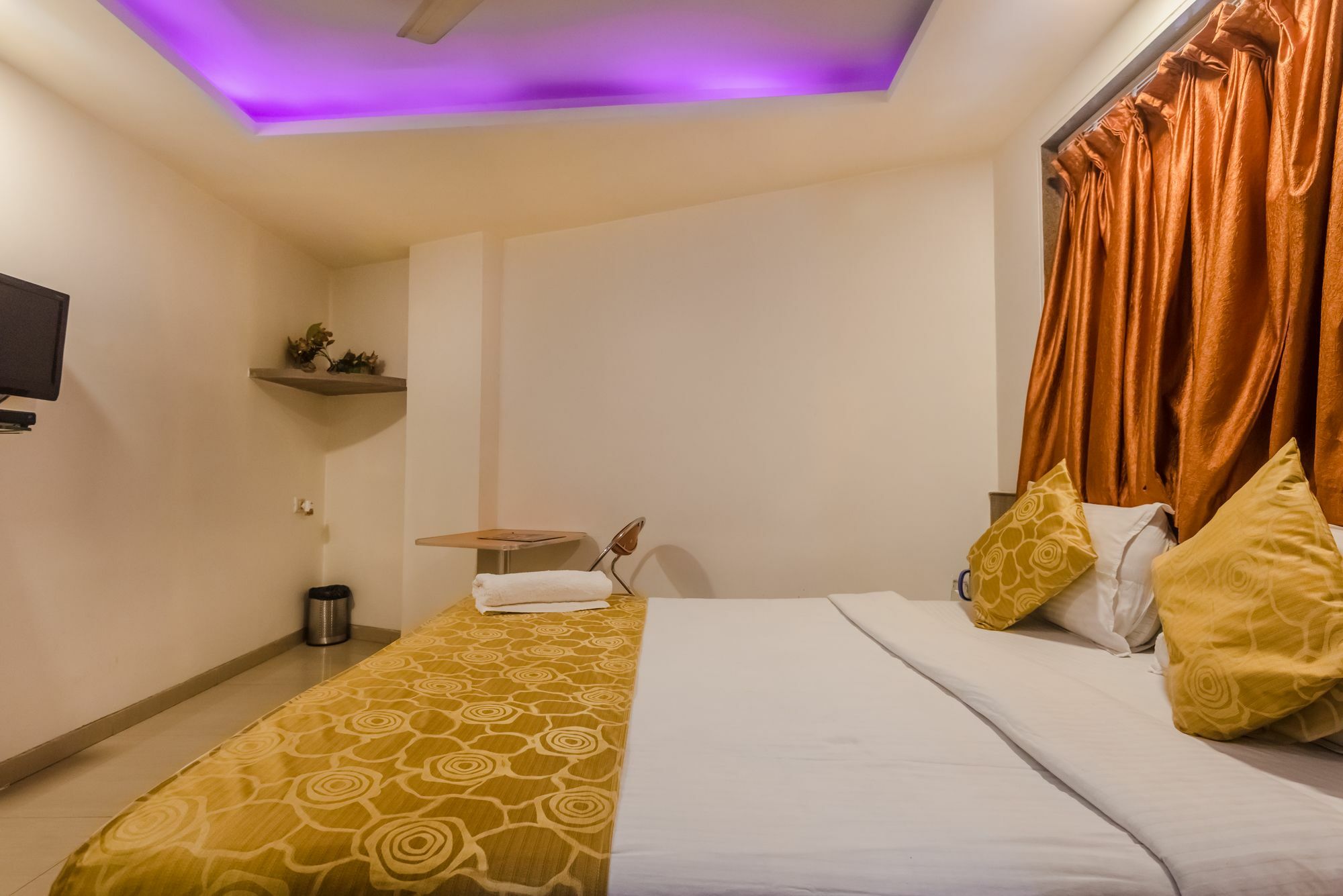 Oyo 8311 Galaxy Residency Mumbai