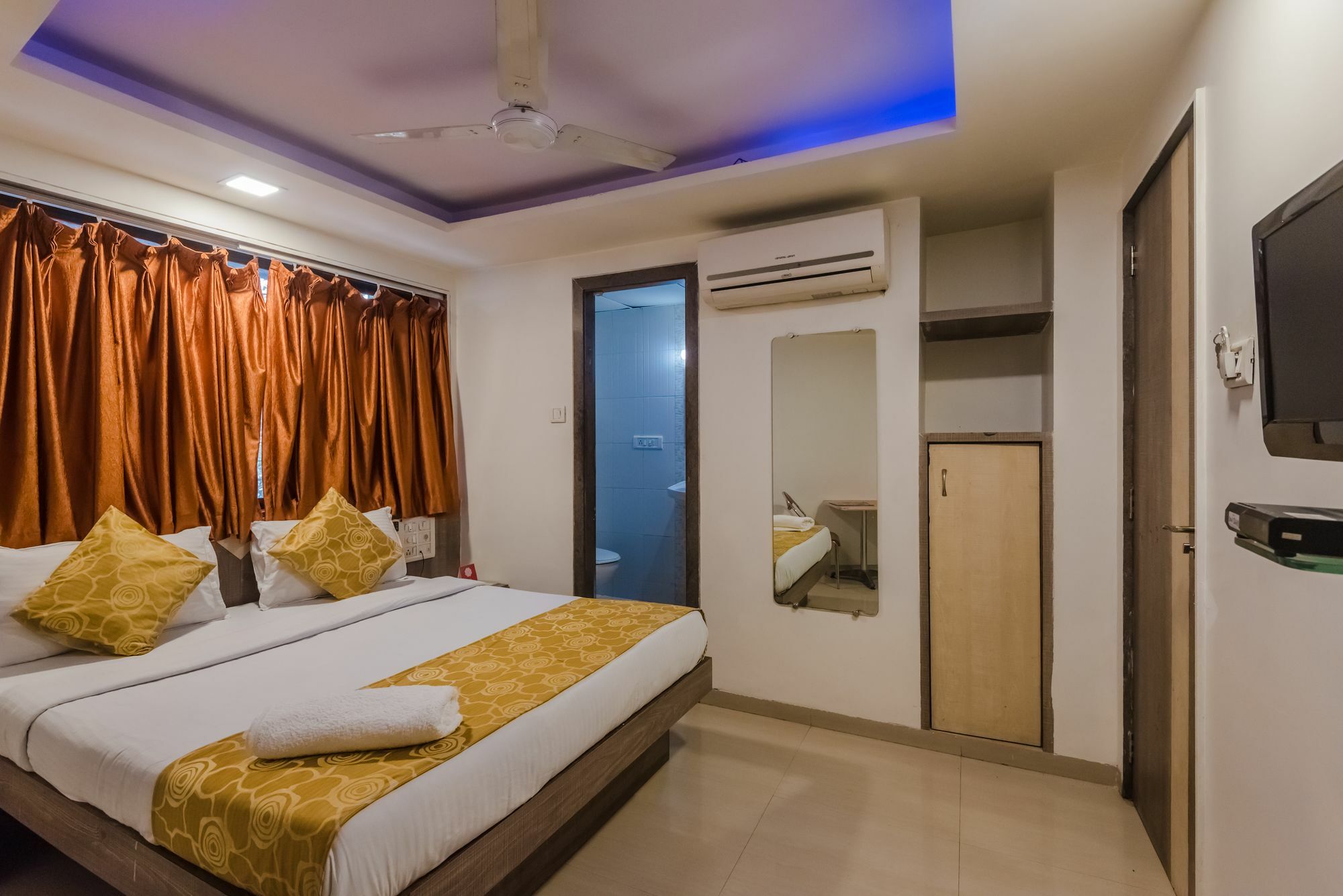 Oyo 8311 Galaxy Residency Hotel