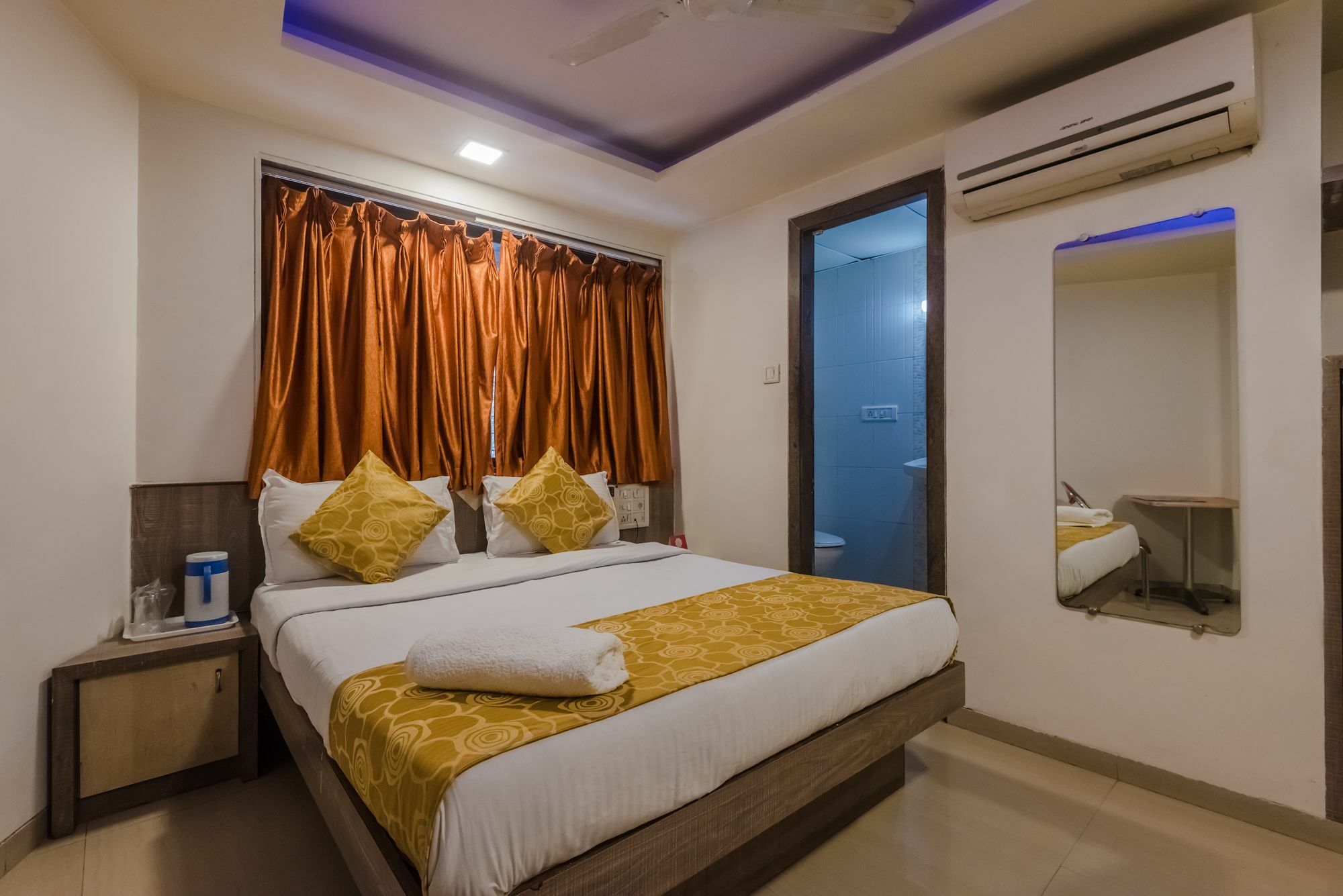 Oyo 8311 Galaxy Residency