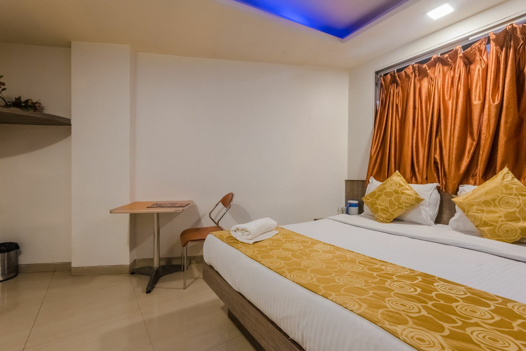 Oyo 8311 Galaxy Residency Hotel