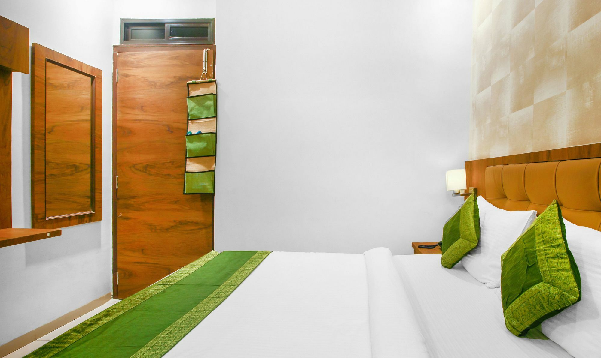 Treebo Pearls Bkc Inn, Hotel Mumbai