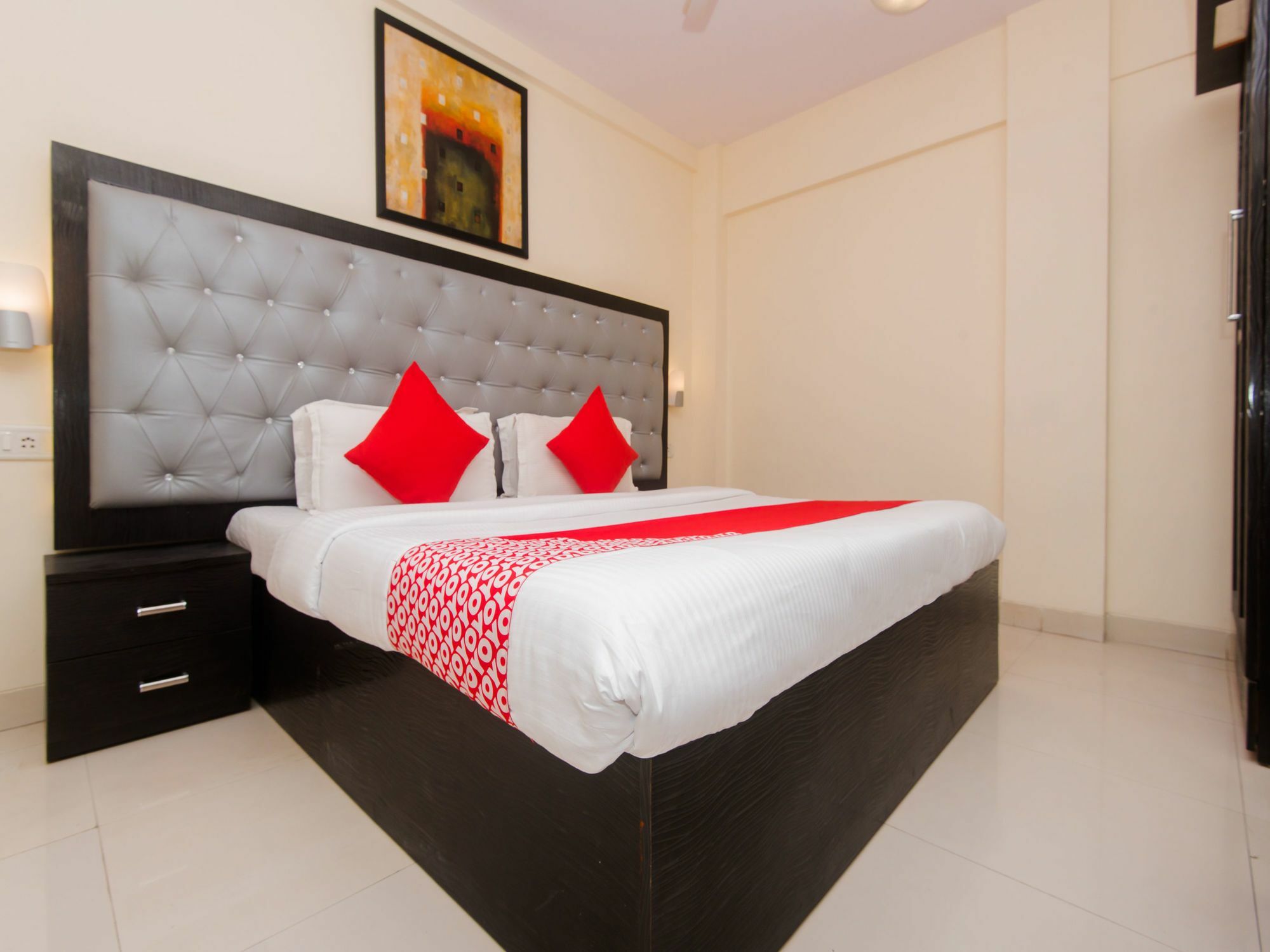 Oyo 15103 Blue Sapphires Hotel Mumbai