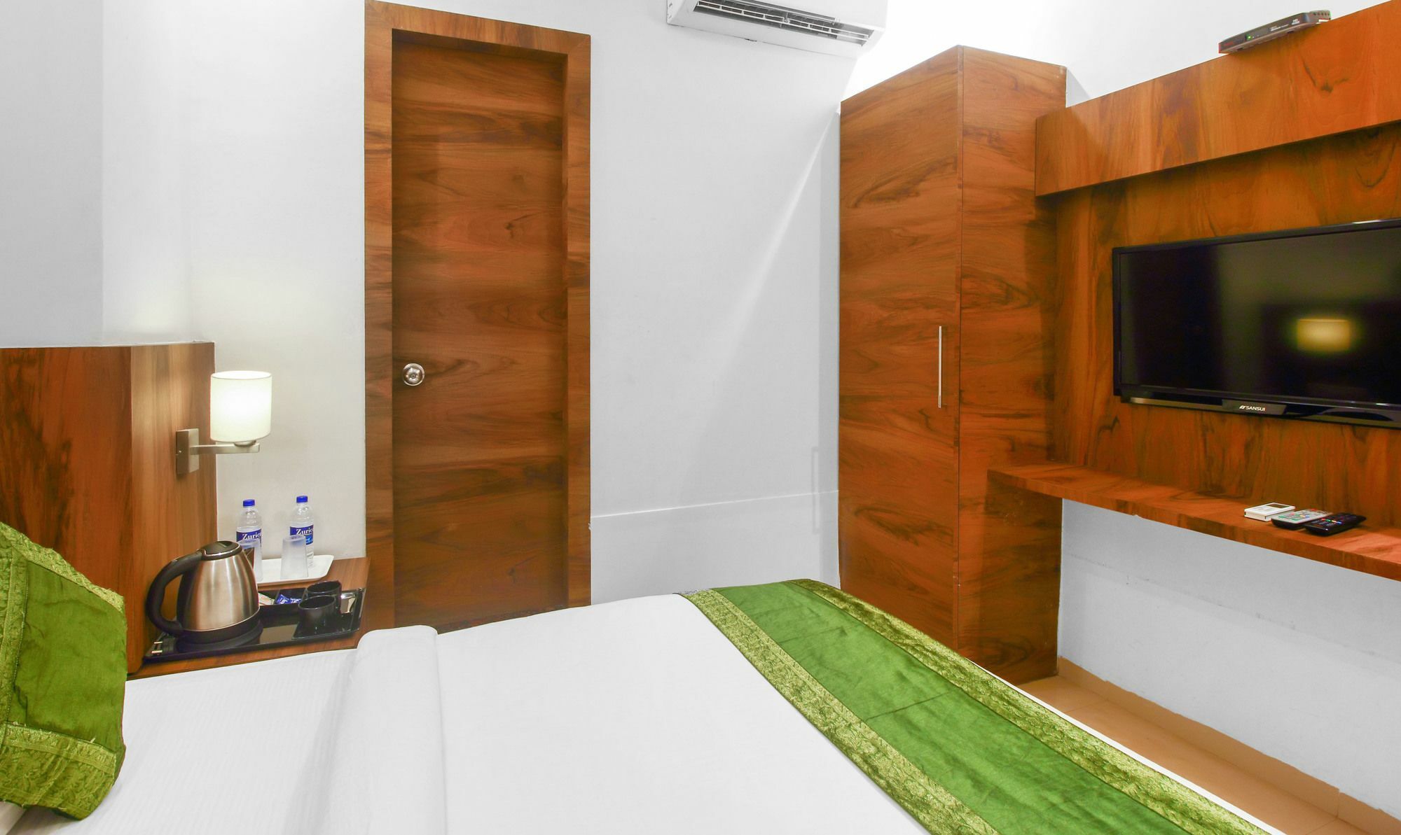 Hotel Treebo Pearls Bkc Inn,
