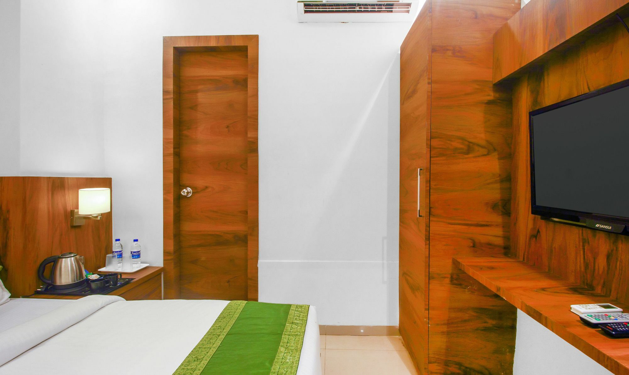Treebo Pearls Bkc Inn,