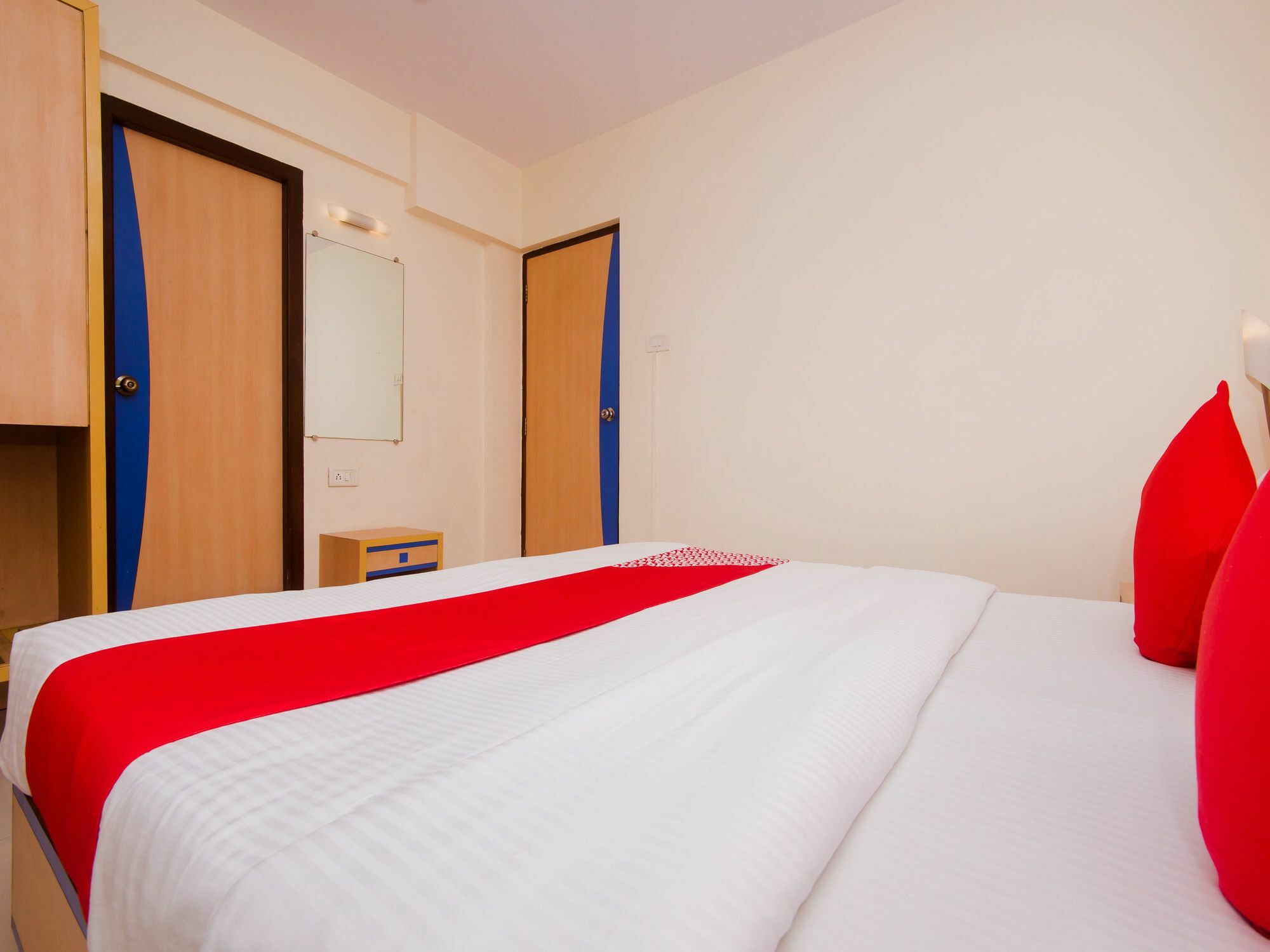 Hotel Oyo 15103 Blue Sapphires