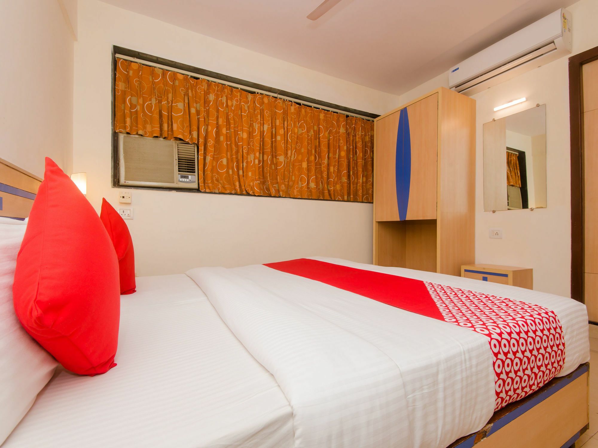 Hotel Oyo 15103 Blue Sapphires 3*