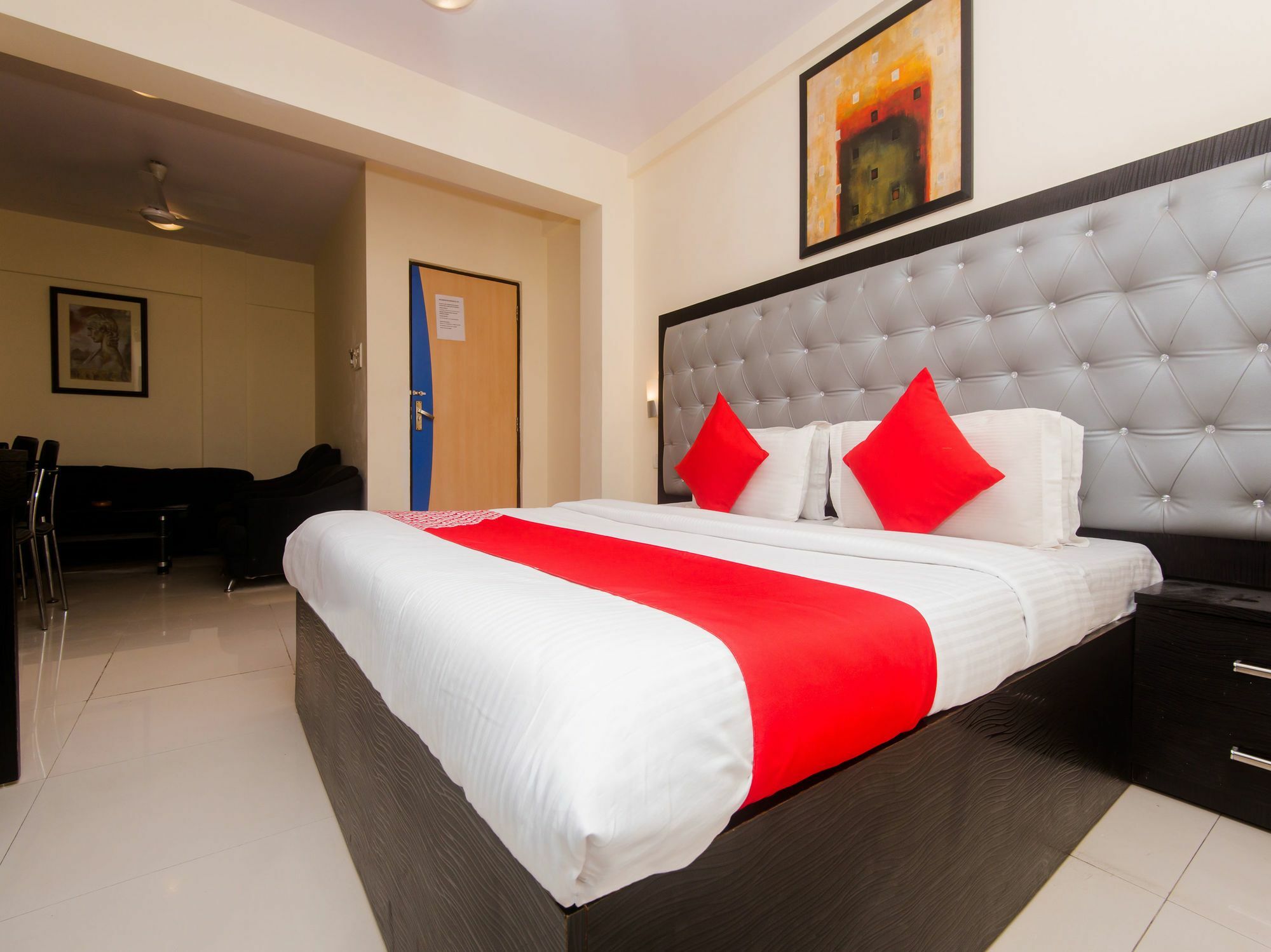 Oyo 15103 Blue Sapphires Hotel 3*