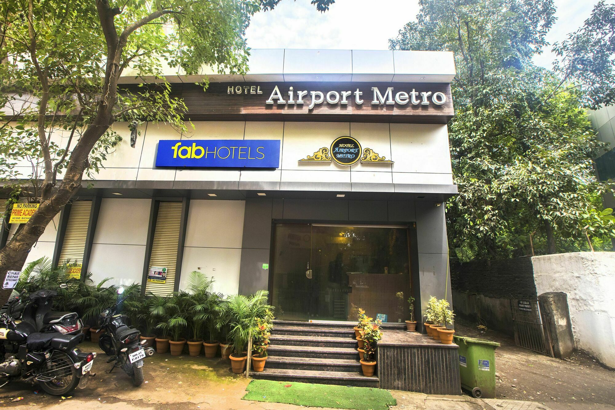 Fabhotel Airport Metro 3*