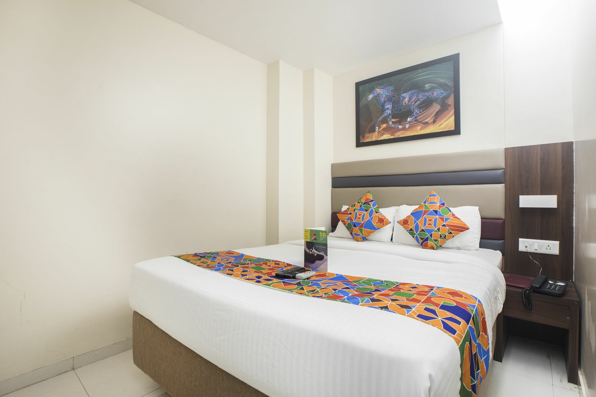 Hotel Fabhotel Regal International Andheri 3*