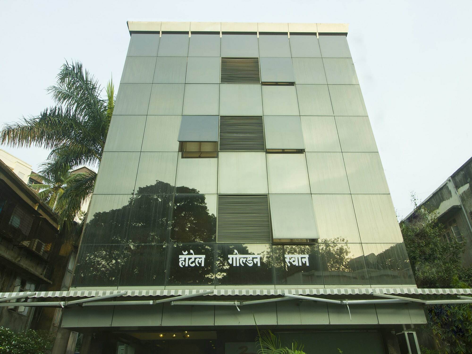 Oyo 19917 Golden Swan Mumbai