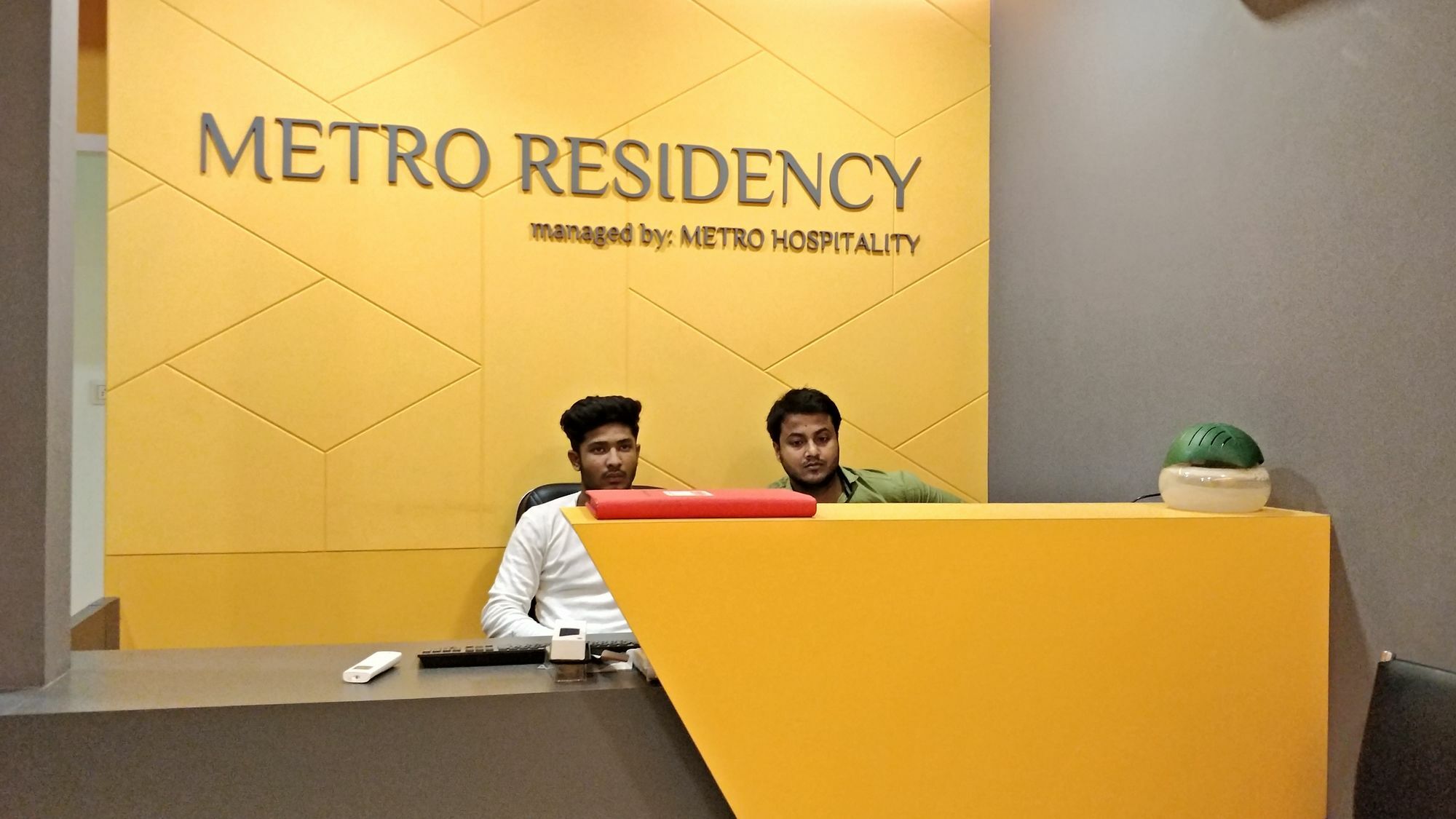 Oyo Flagship 13885 Metro Residency