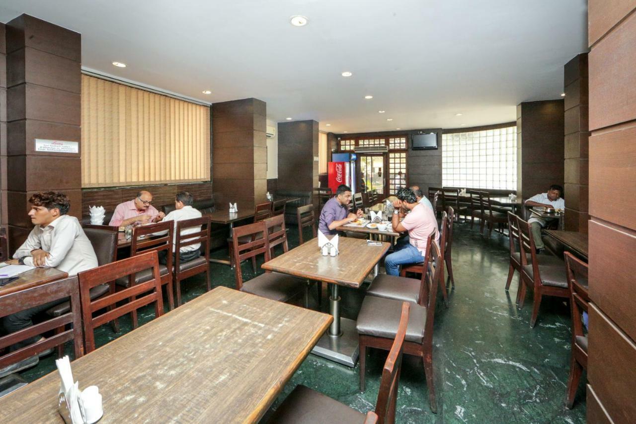 Lucky Goregaon 3*