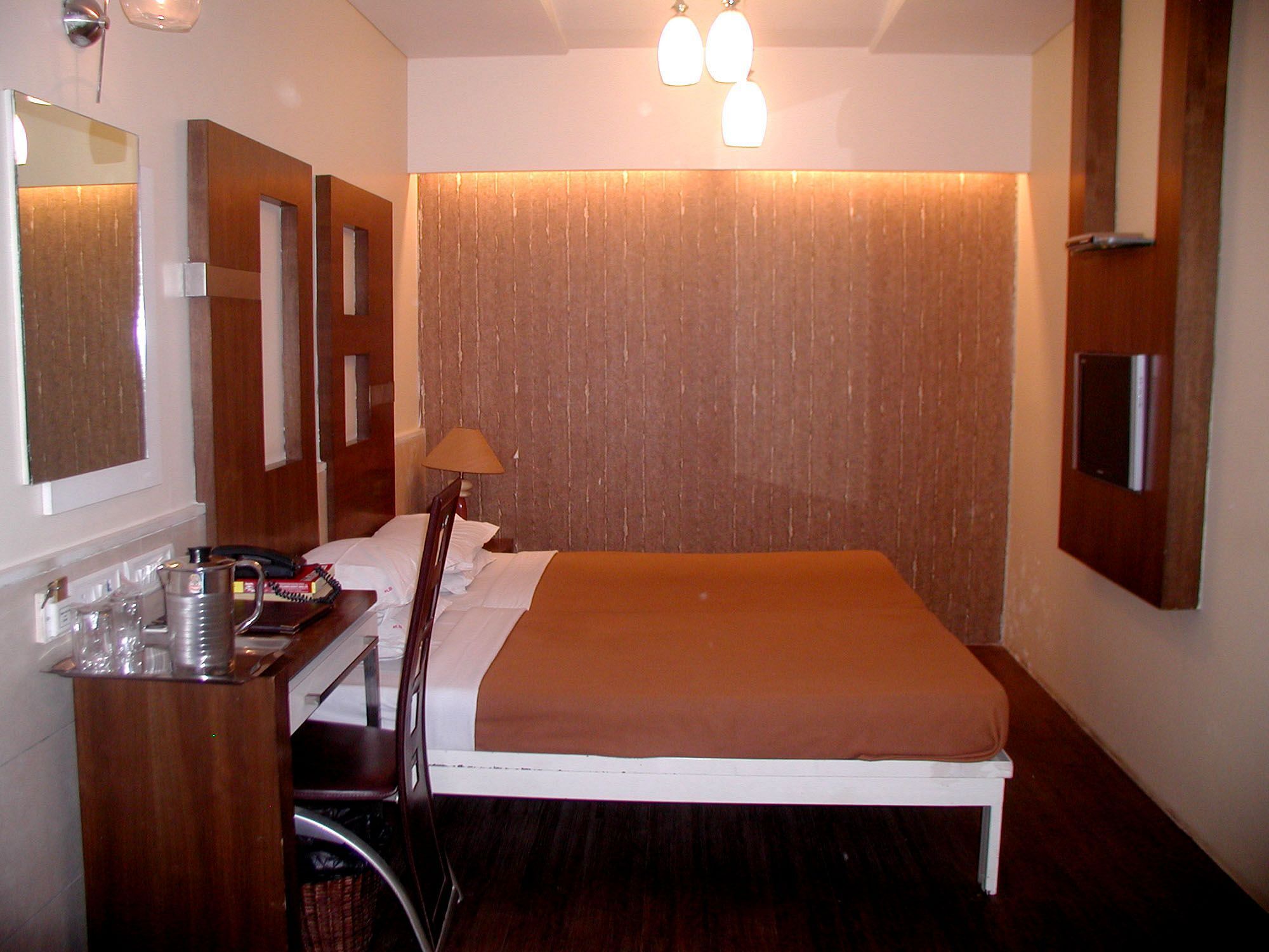 Supreme - Cuffe Parade 3*