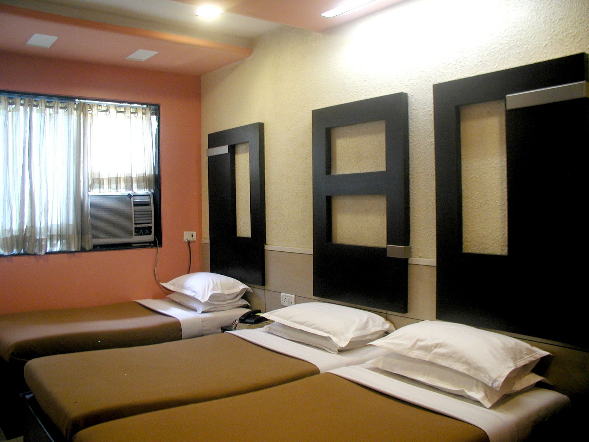 Supreme - Cuffe Parade 3*