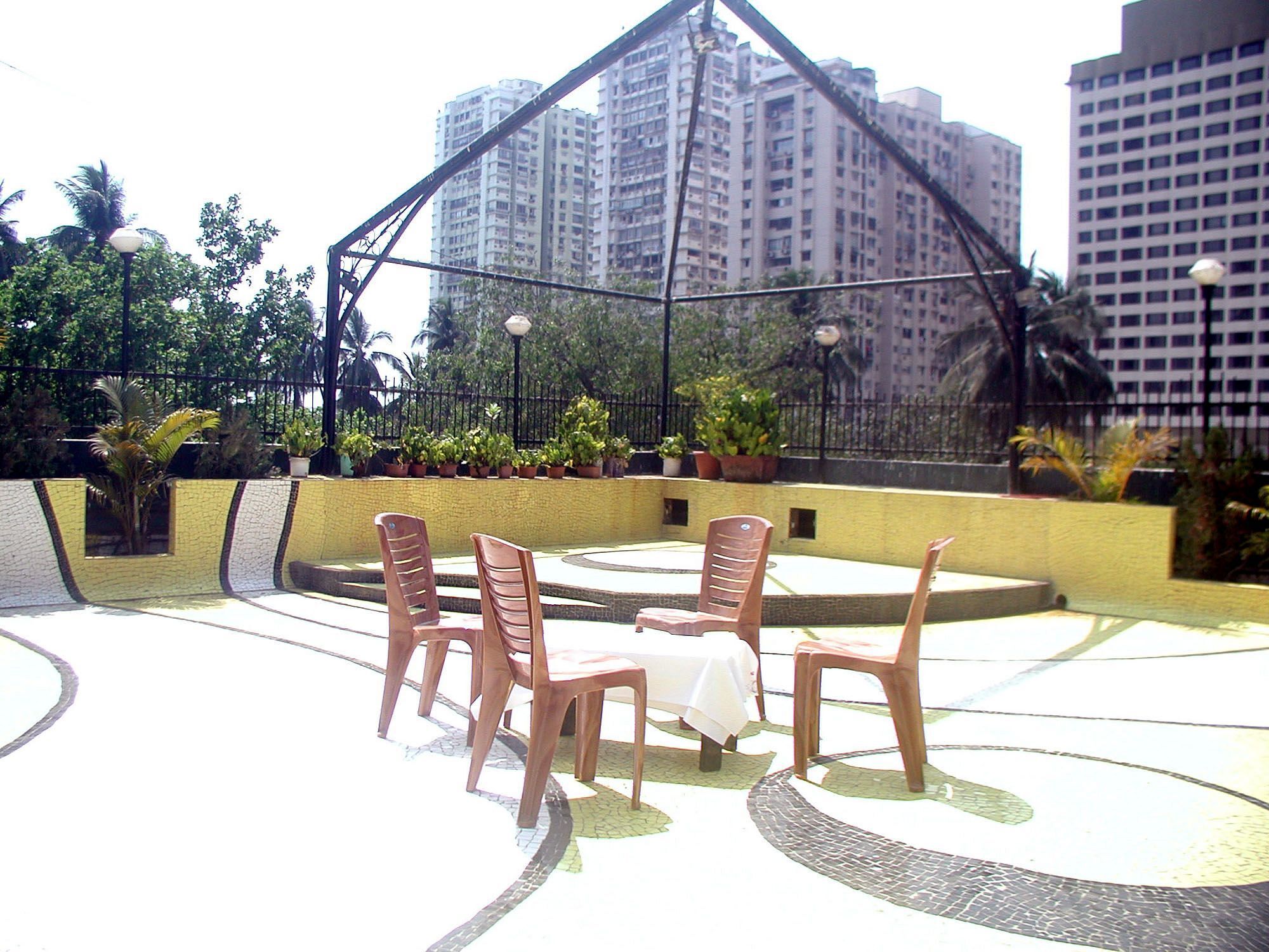 Supreme - Cuffe Parade 3*
