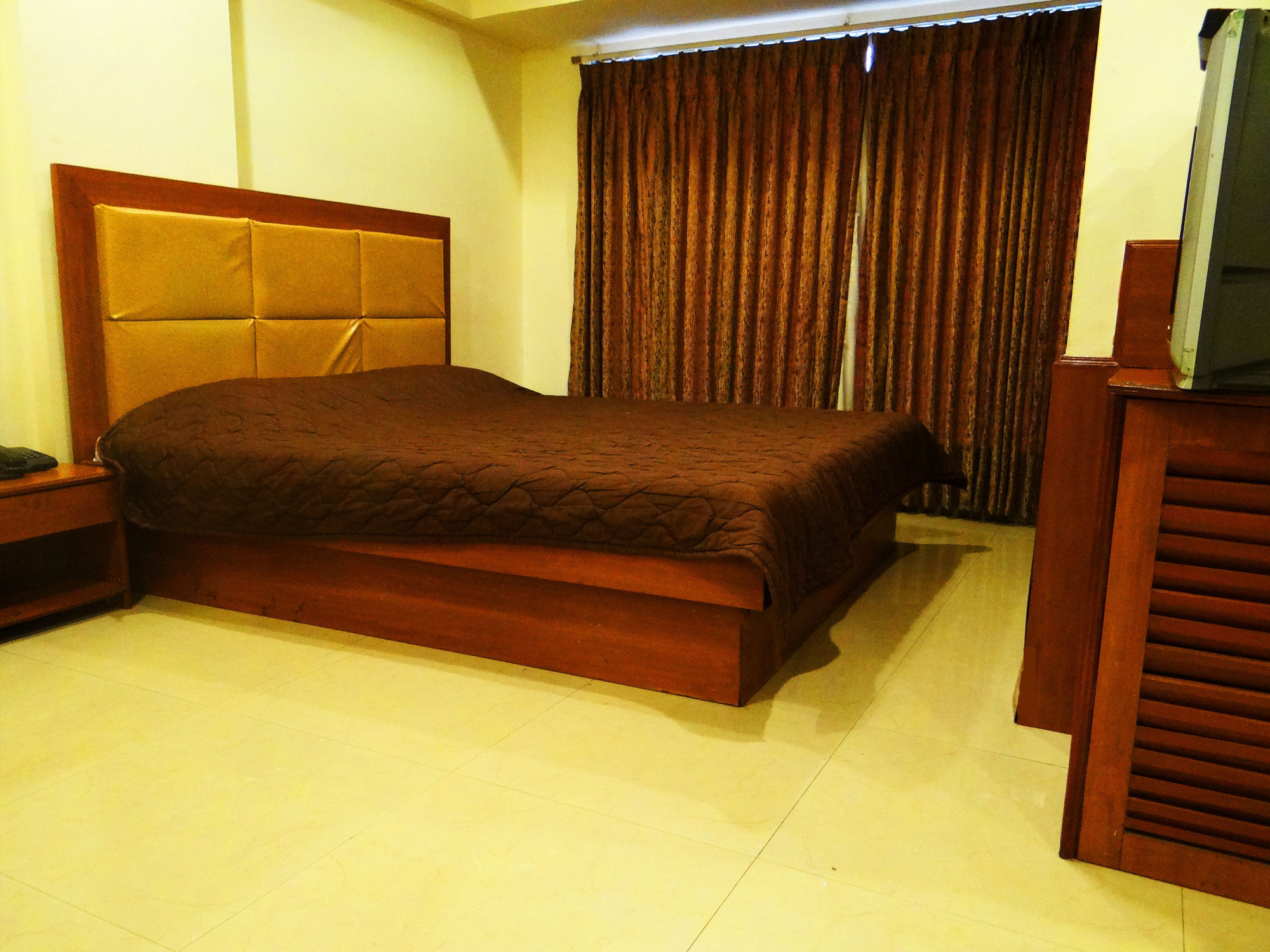 Hotel Lucky Goregaon 3*