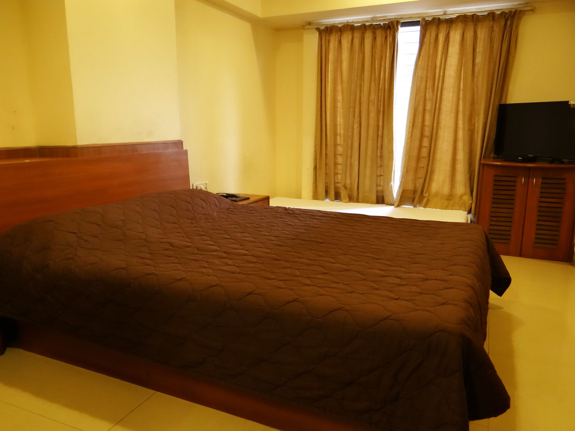 Lucky Goregaon Hotel 3*