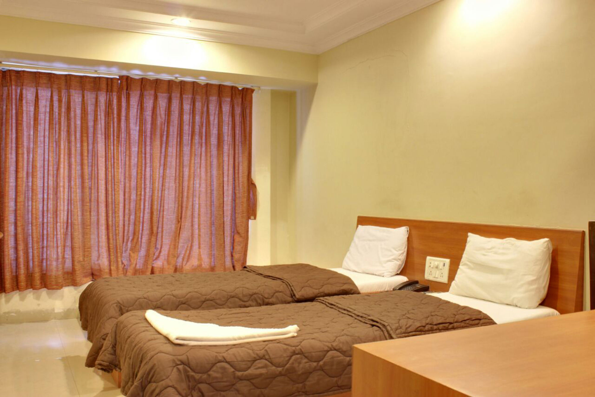 Lucky Goregaon Hotel
