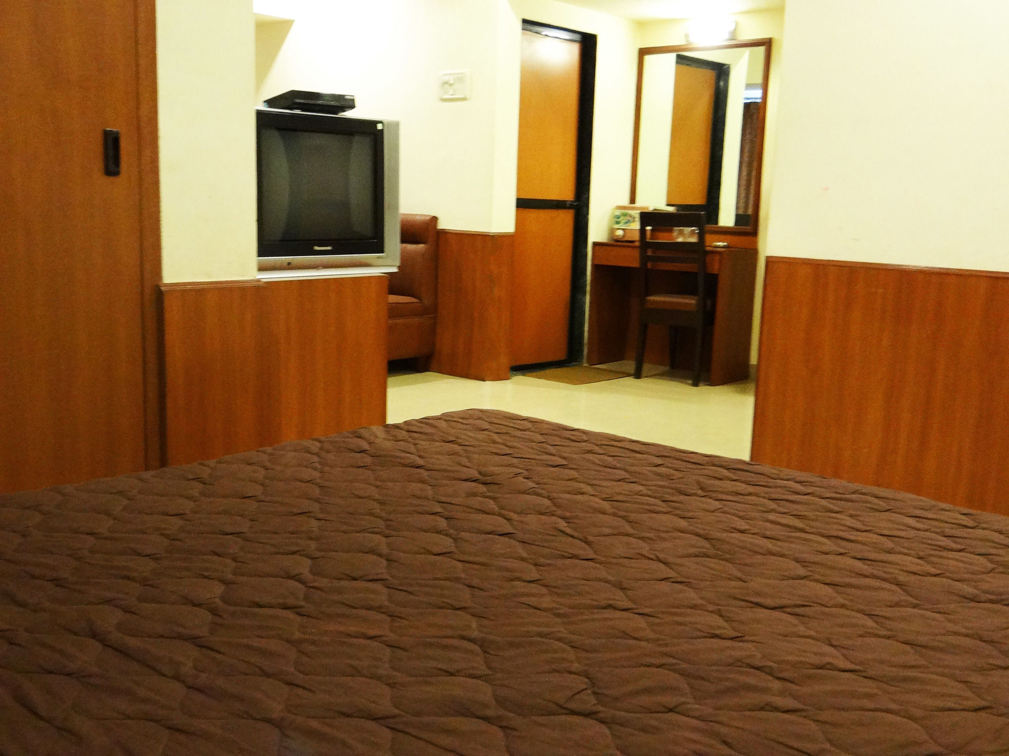 Hotel Lucky Goregaon Mumbai