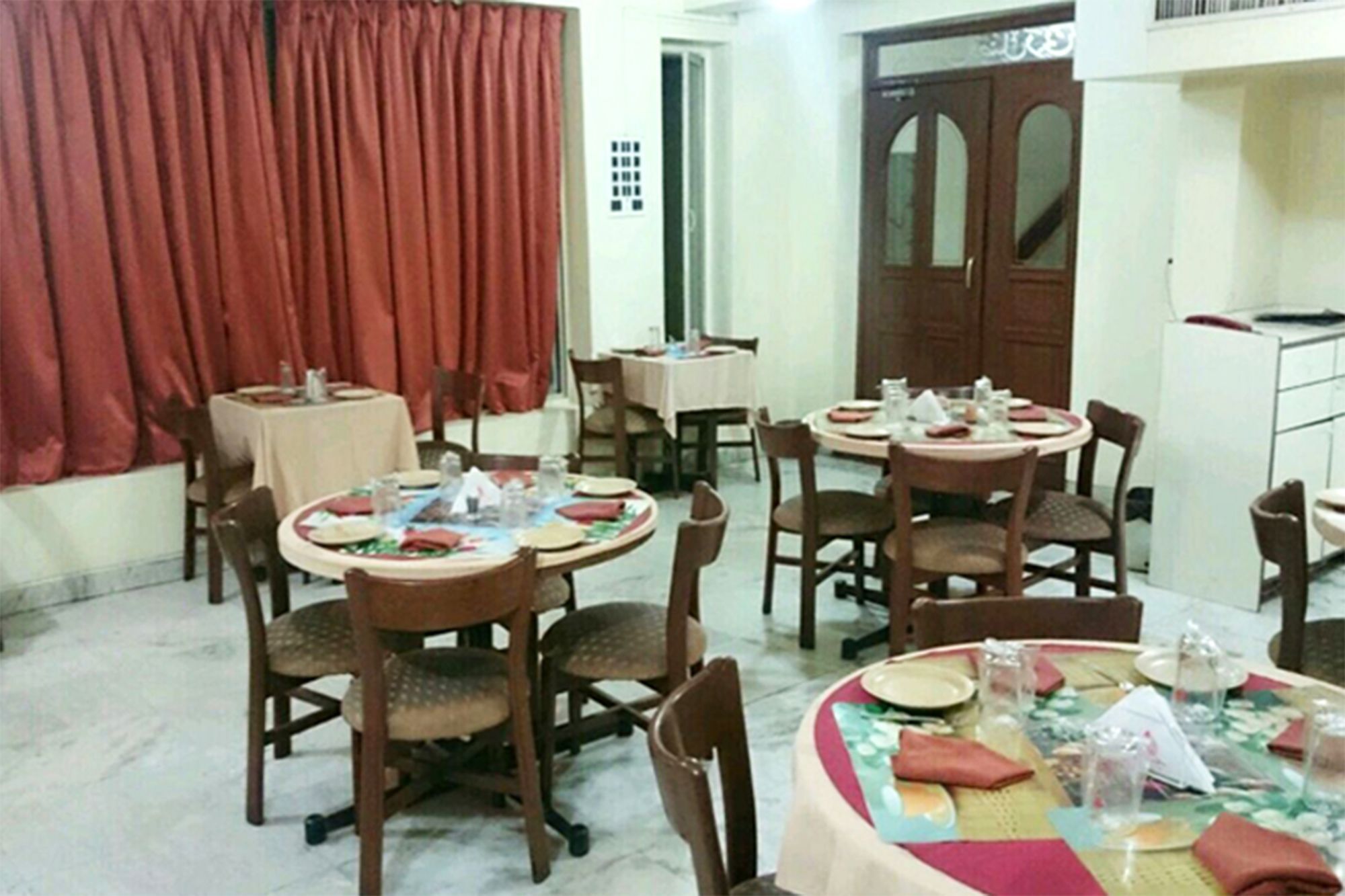 Mogul Palace - Near Masjid Bunder Hotel