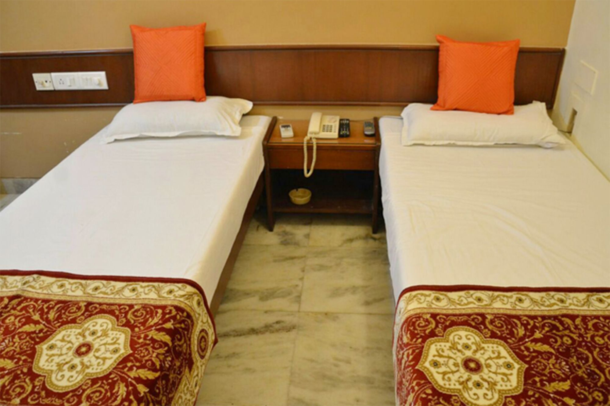 Mogul Palace - Near Masjid Bunder 3*