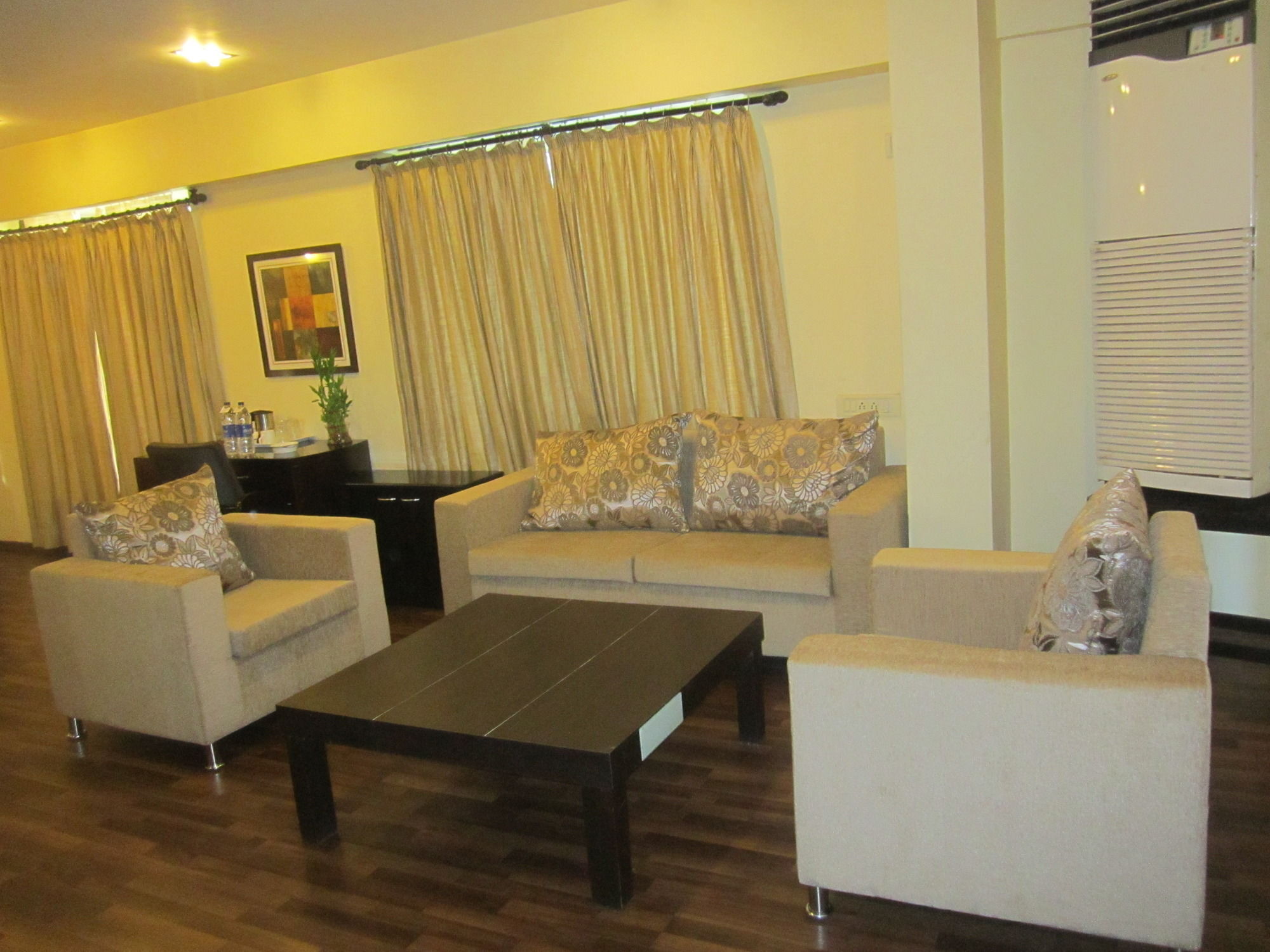 Hotel Orritel West Mumbai