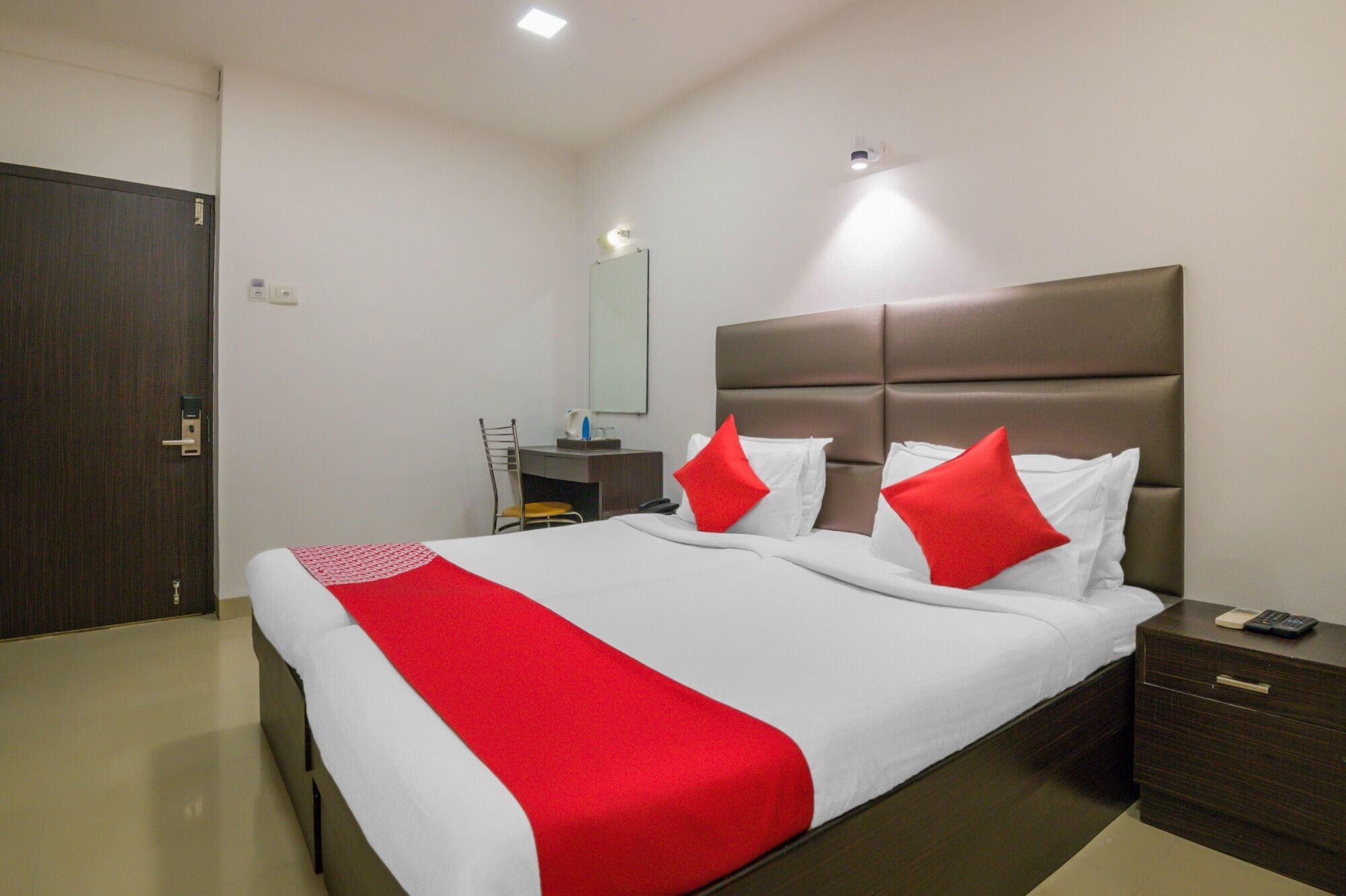Hotel Oyo Flagship 18252 Supreme Cuffe Parade 3*