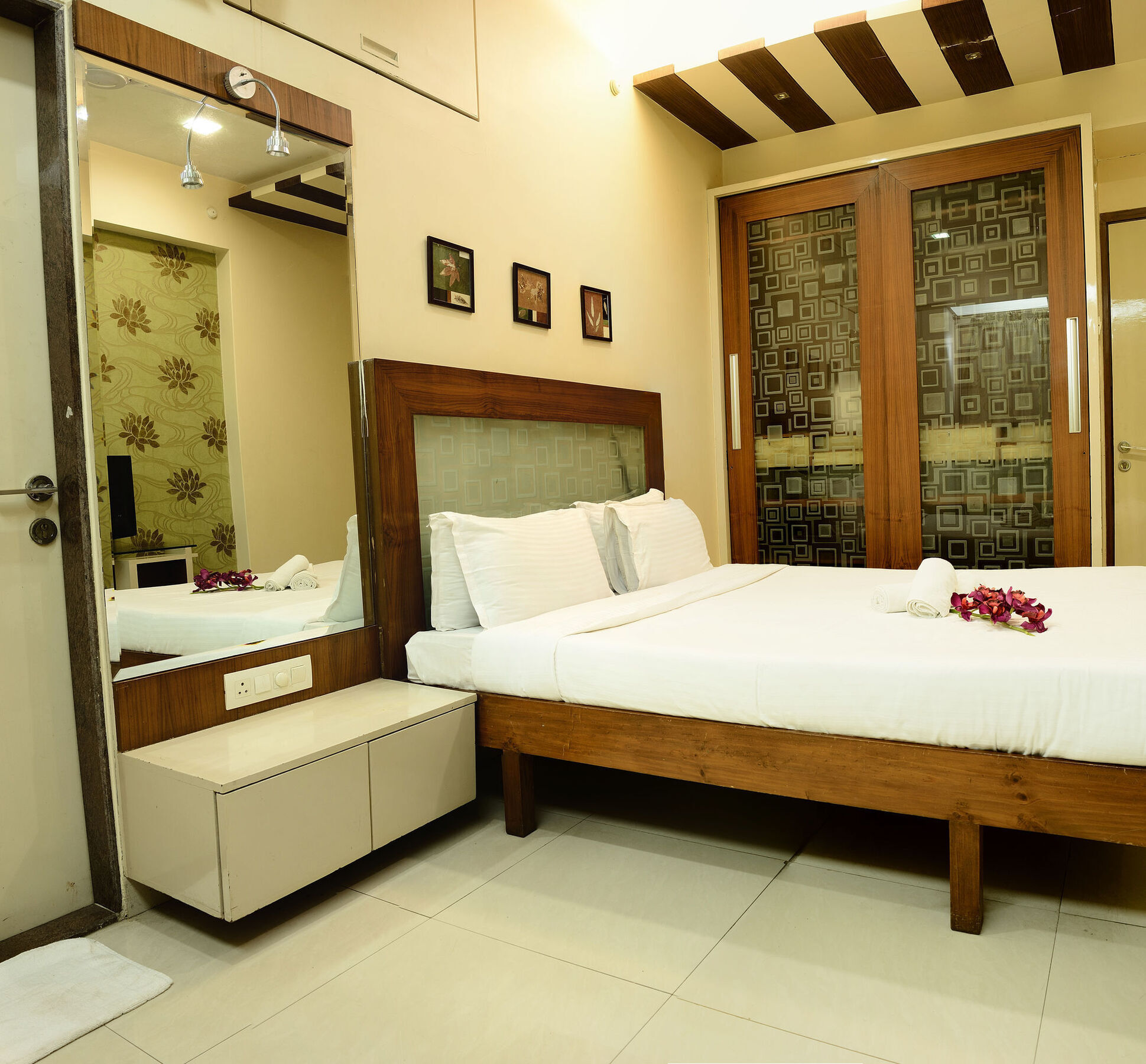 Seven Serviced Bandra Mumbai