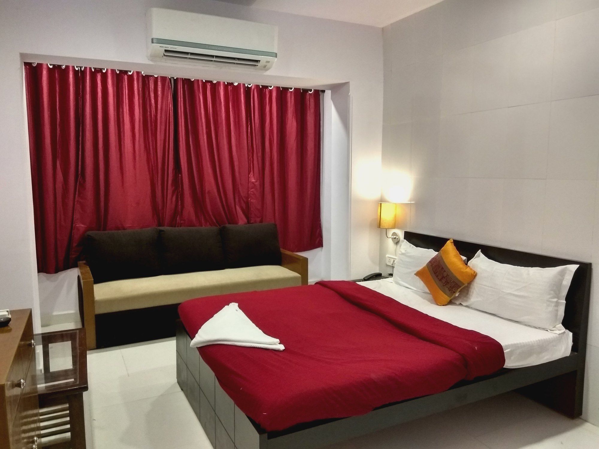 Bombay Rooms 3*
