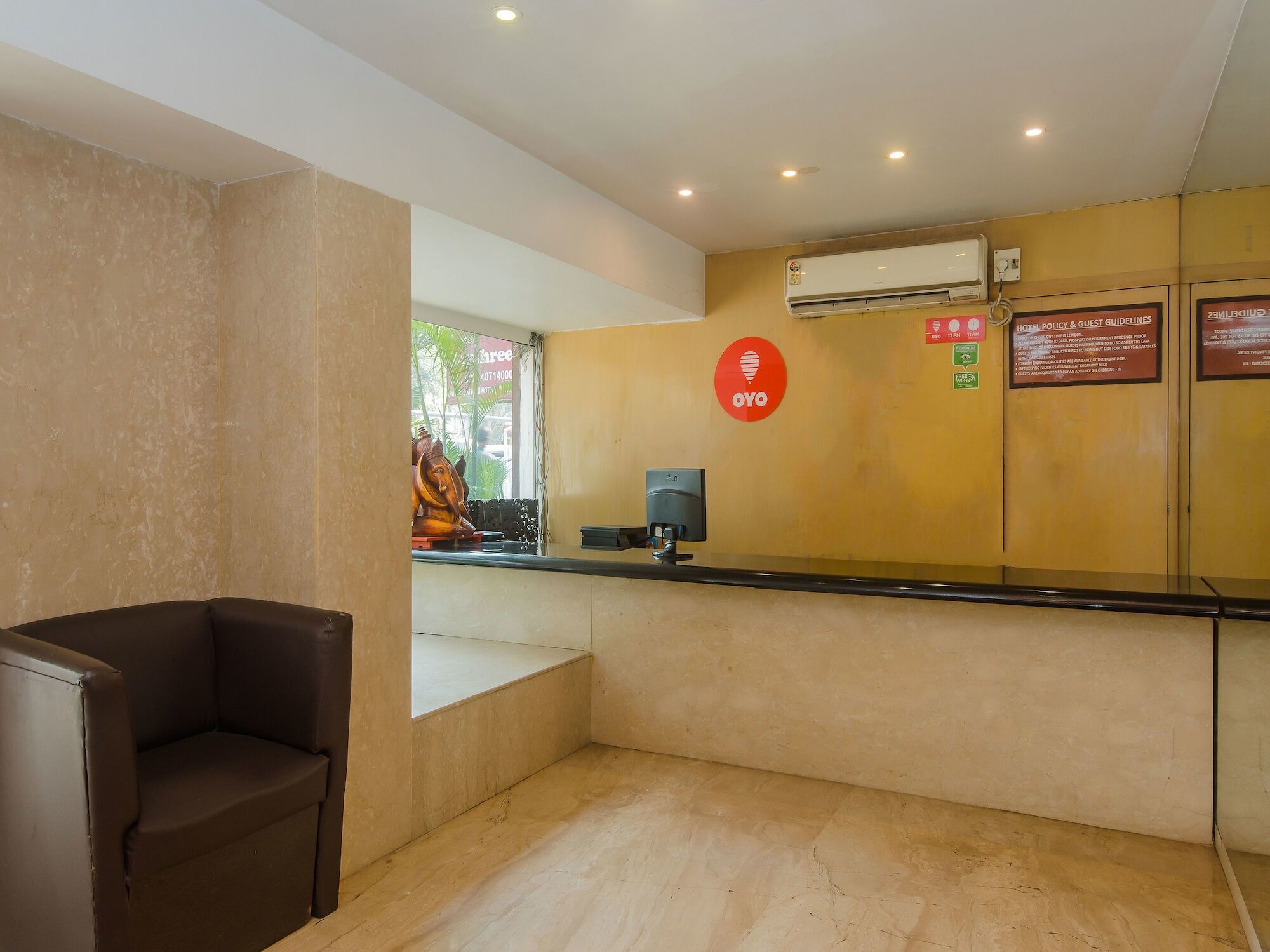 Oyo Flagship 685 Jayshree Domestic Airport 2*