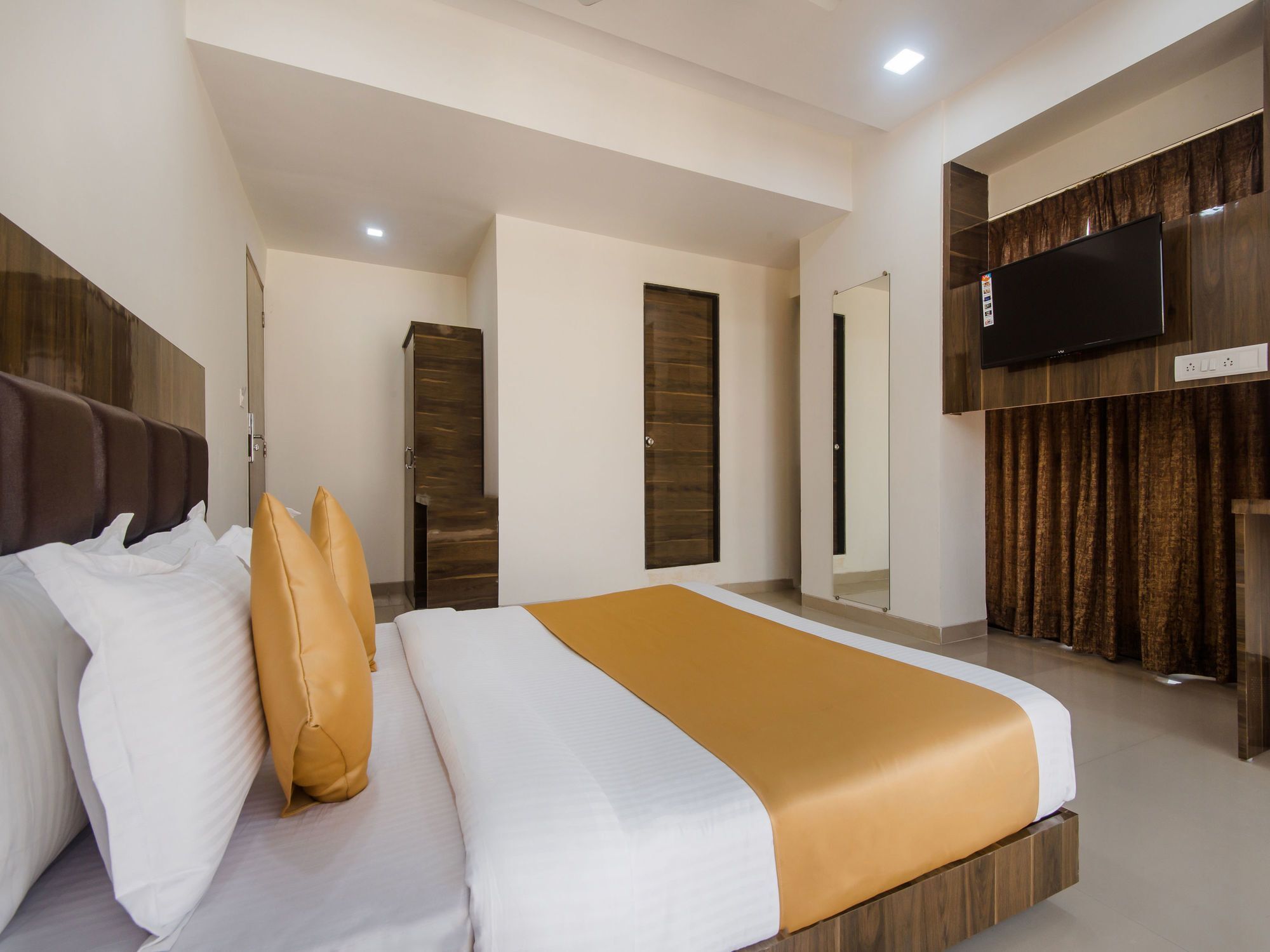 Oyo 12043 Crystal Crown Mumbai