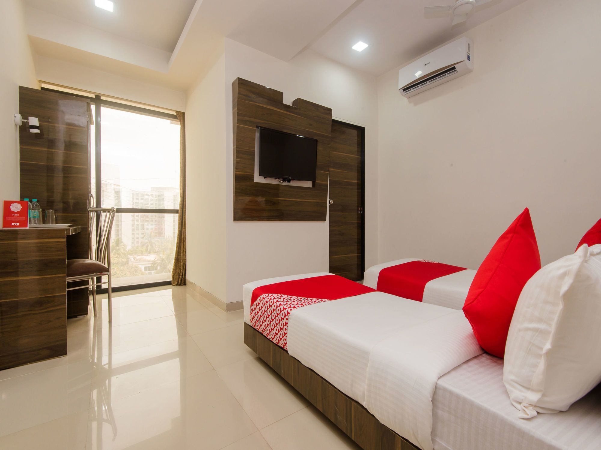 Oyo 12043 Crystal Crown Hotel 3*