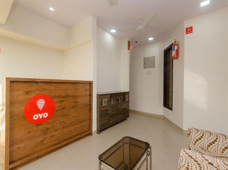 Hotel Oyo 12043 Crystal Crown 3*