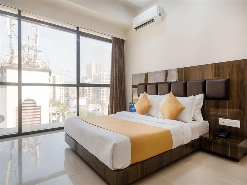 Hotel Oyo 12043 Crystal Crown 3*