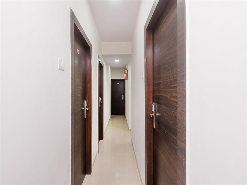 Hotel Oyo 12043 Crystal Crown