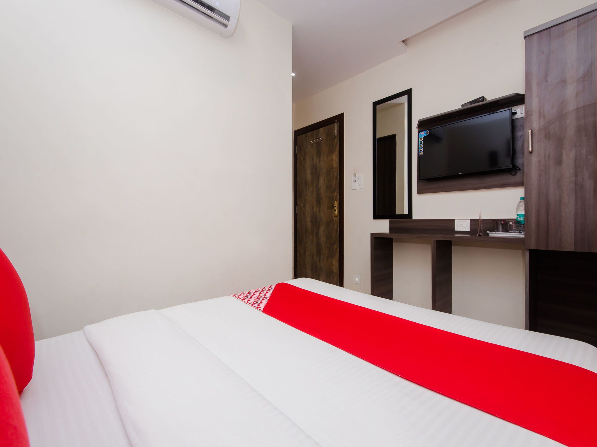 Hotel Oyo 13540 Golden Palace 3*