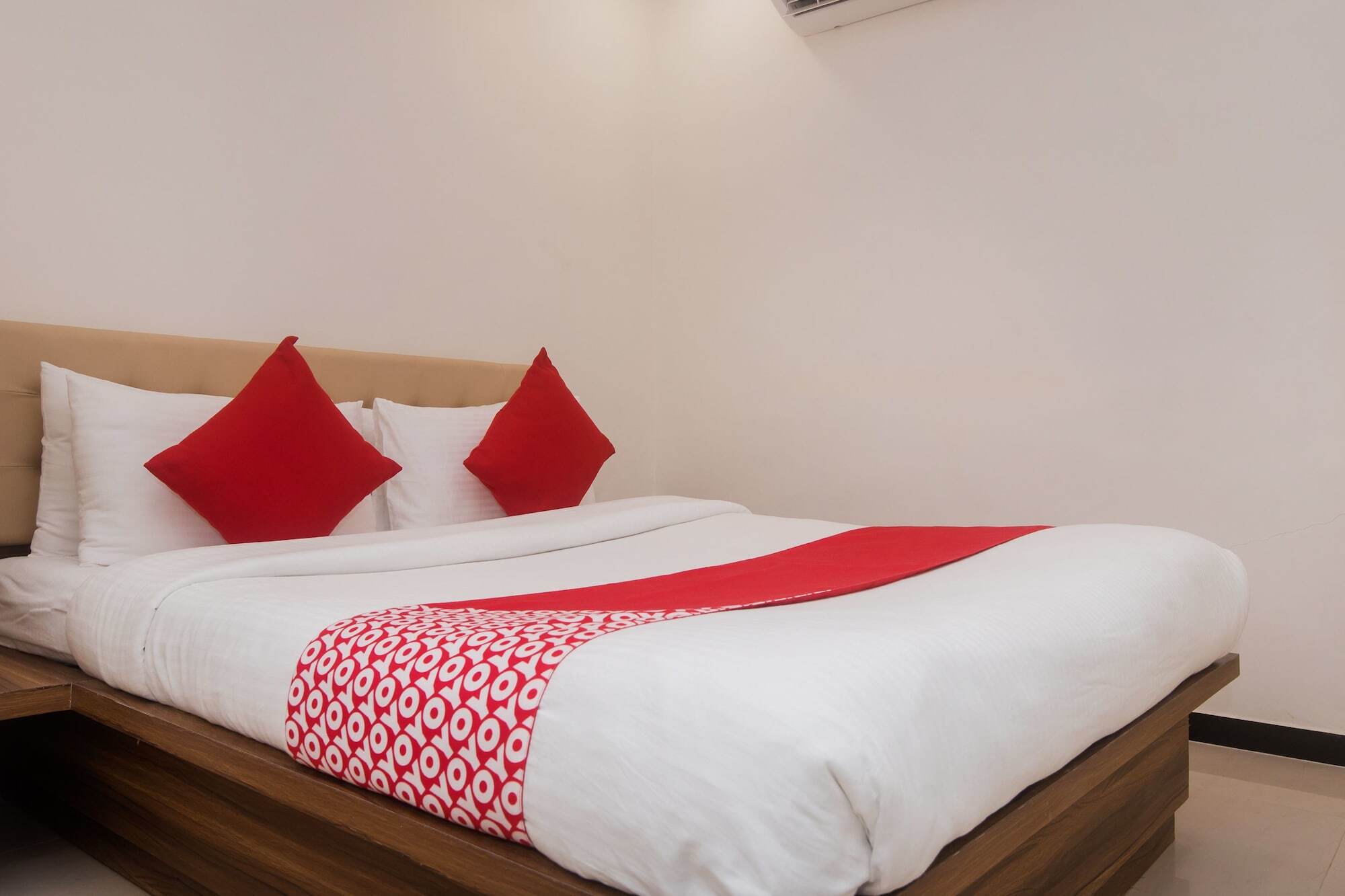 Oyo Flagship 23259 Galaxy Hotel 3*