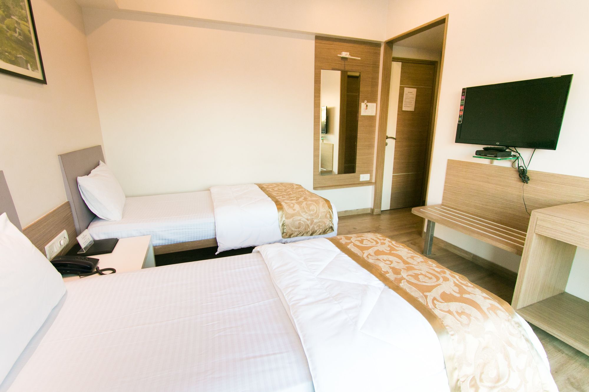 Seasons Hotel 3*