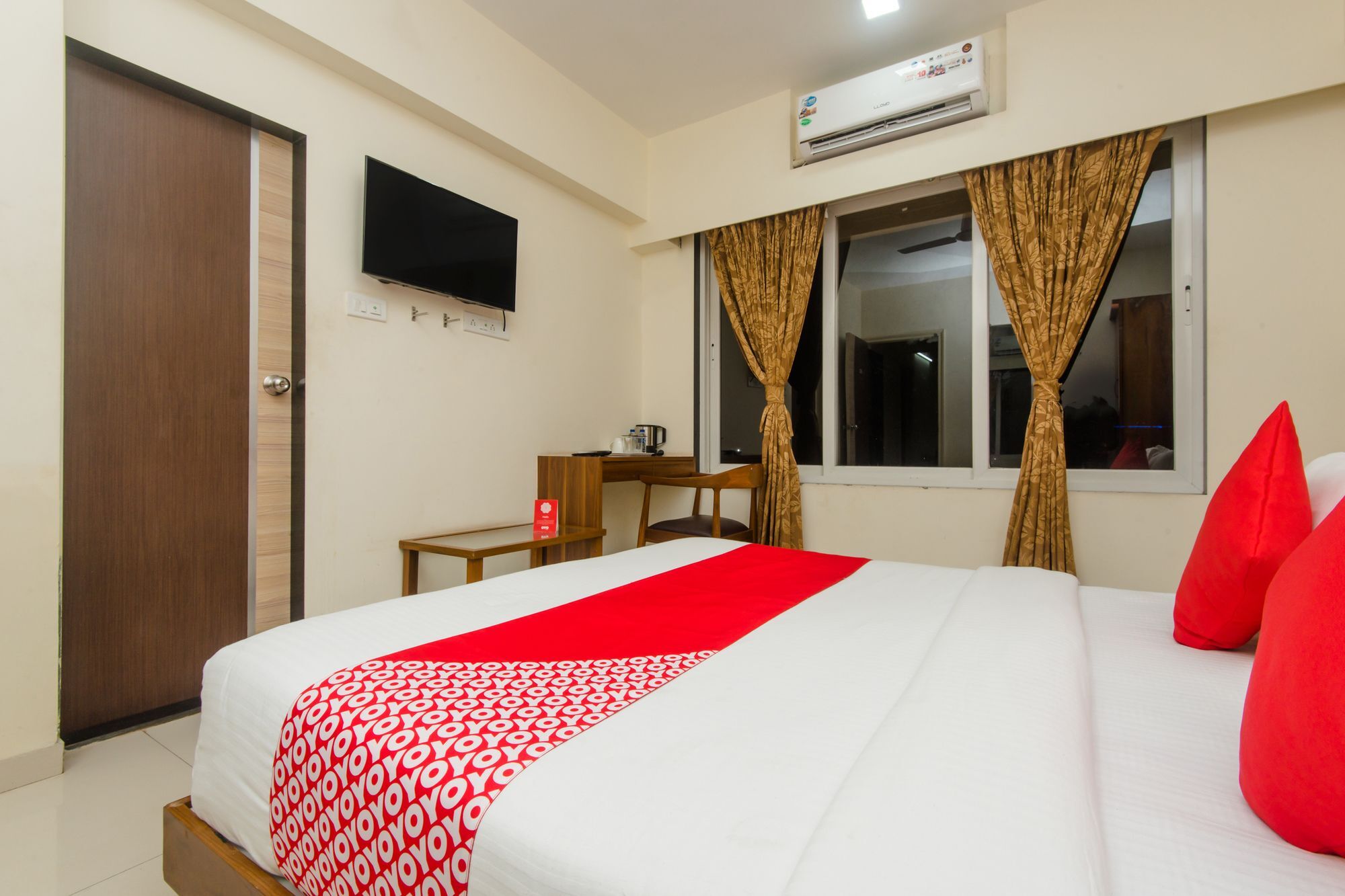 Oyo 11441 Blue Bells Residency Mumbai