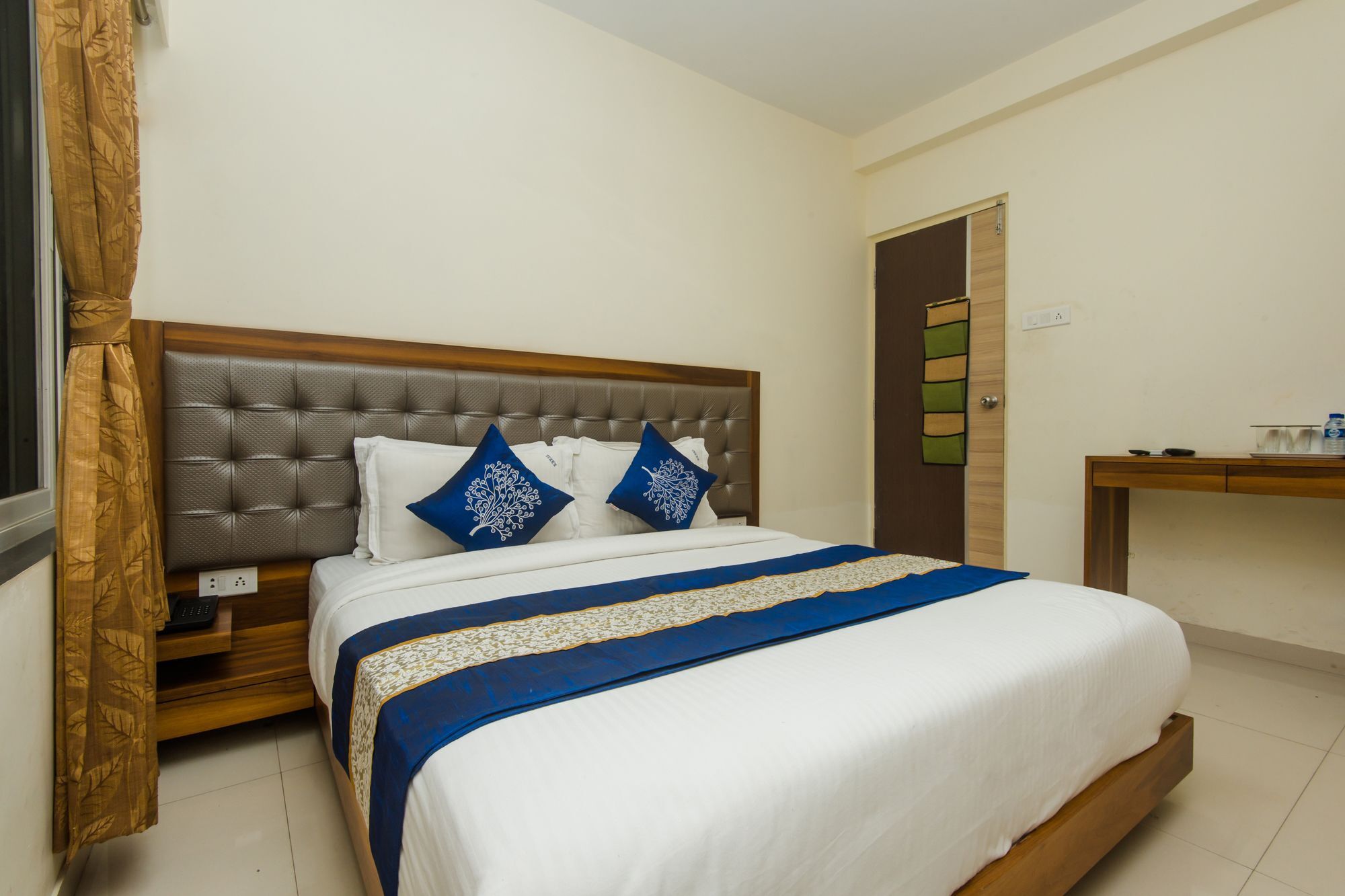 Oyo 11441 Blue Bells Residency Hotel 2*