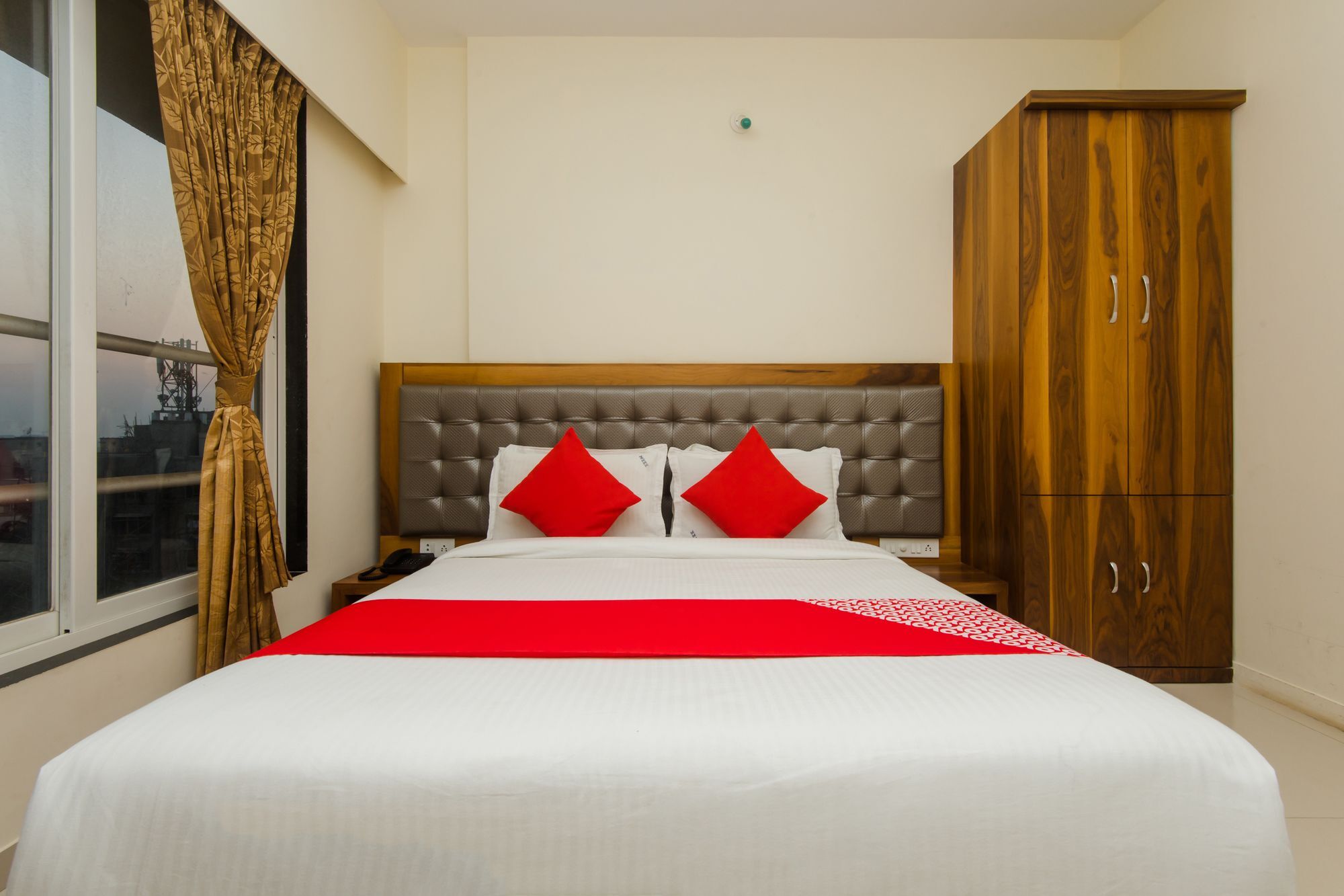 Oyo 11441 Blue Bells Residency Hotel 2*