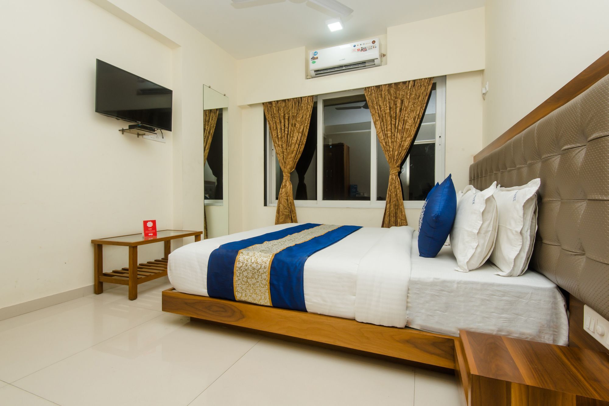 Oyo 11441 Blue Bells Residency Hotel