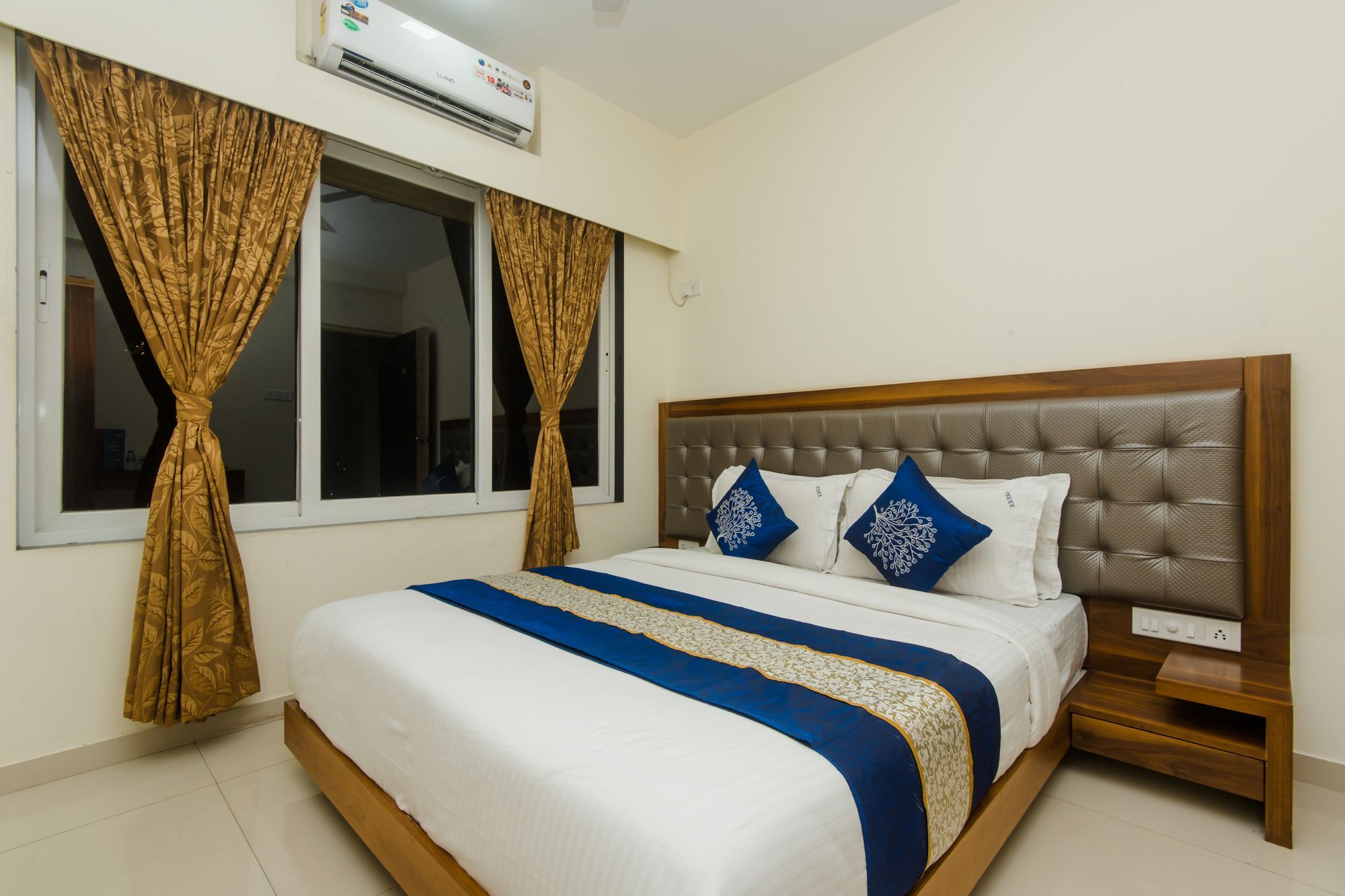 Oyo 11441 Blue Bells Residency Hotel Mumbai