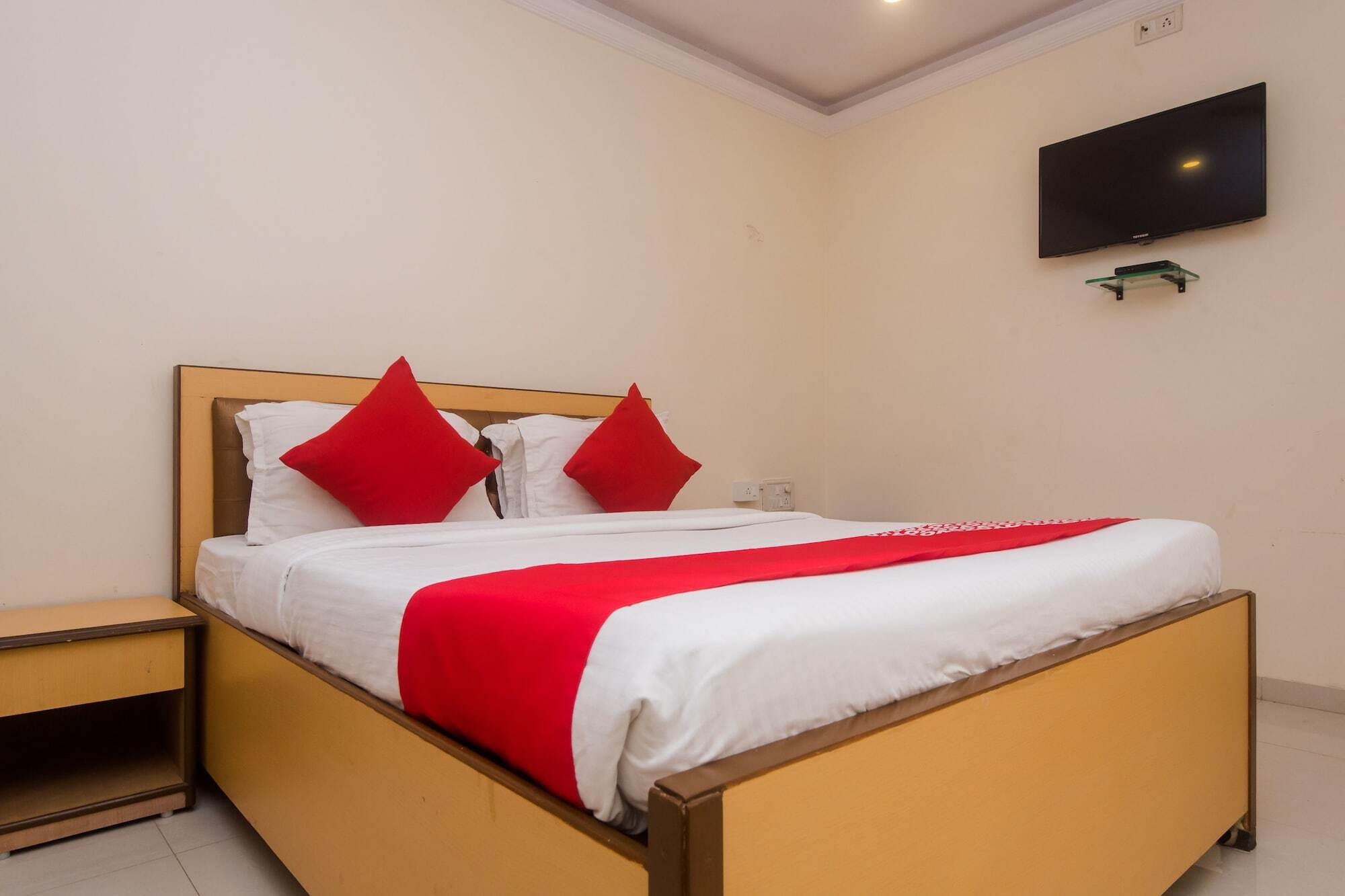 Hotel Capital O Orbit Near Infiniti Mall Mumbai