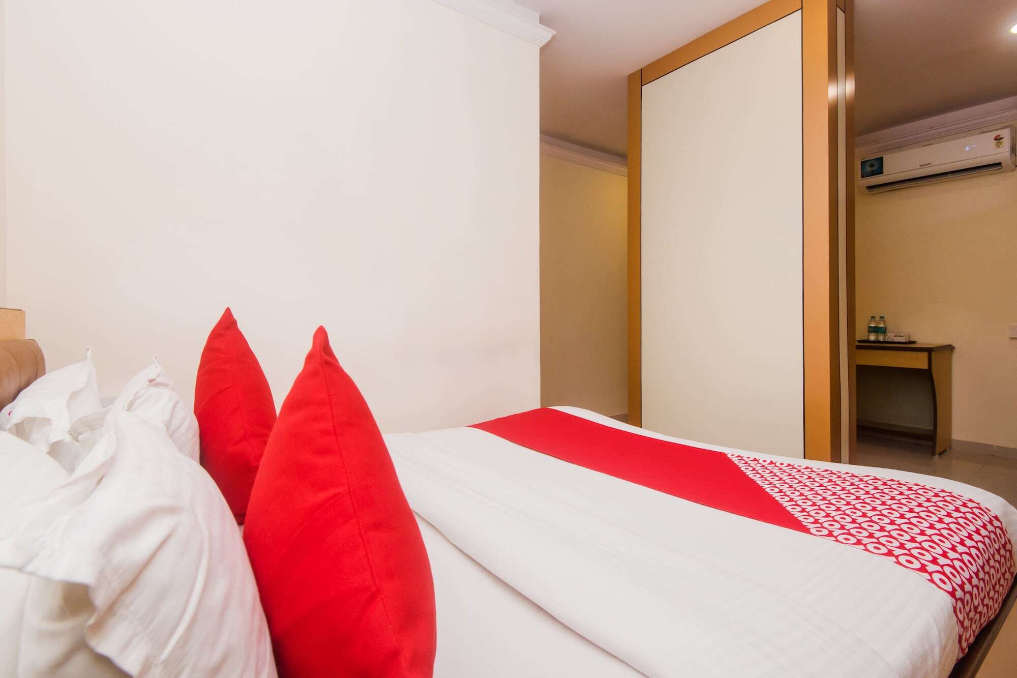 Hotel Capital O Orbit Near Infiniti Mall Mumbai