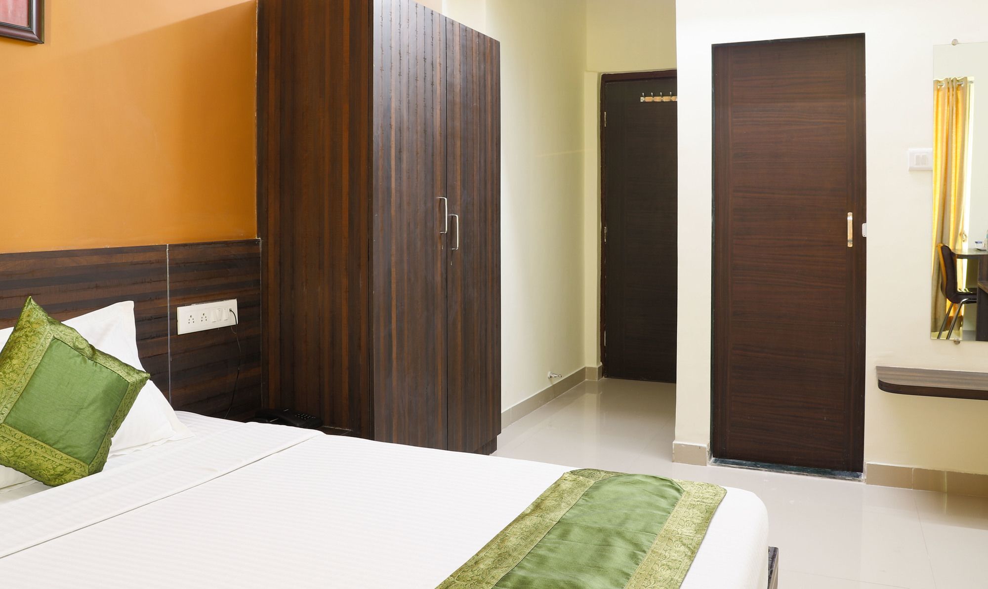 Hotel Treebo Evoque Park 2*