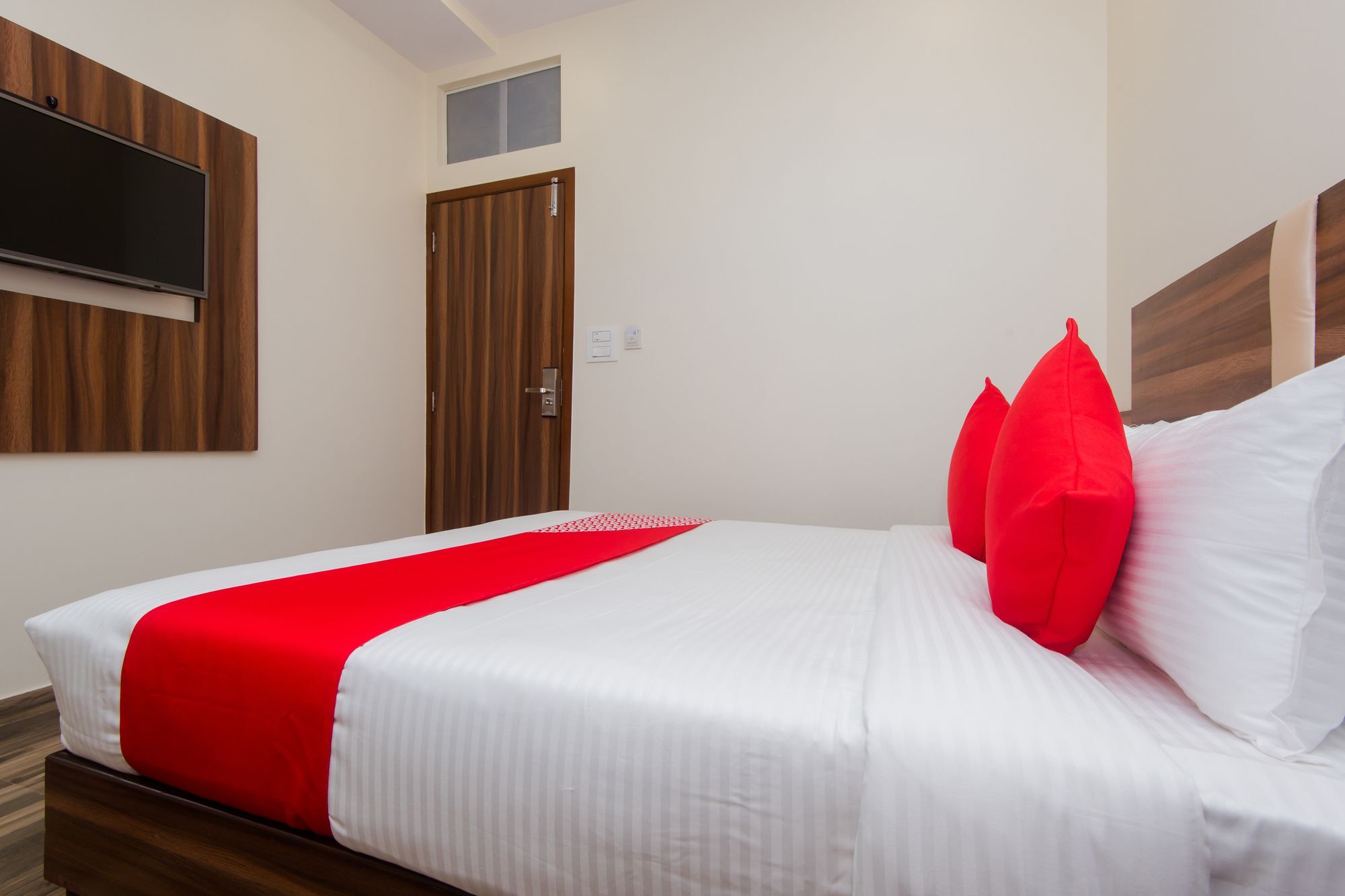 Oyo 13614 Axis International Hotel