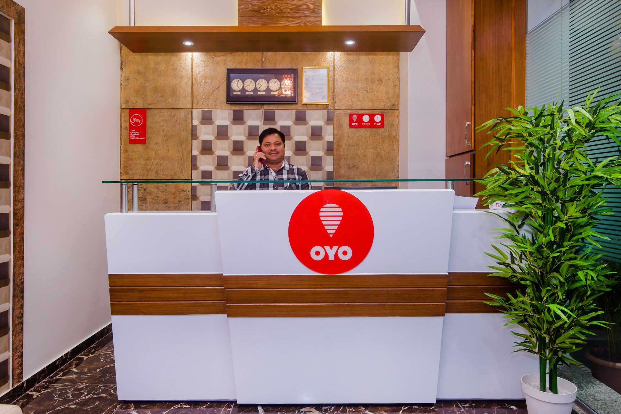 Oyo 13614 Axis International Hotel 3*