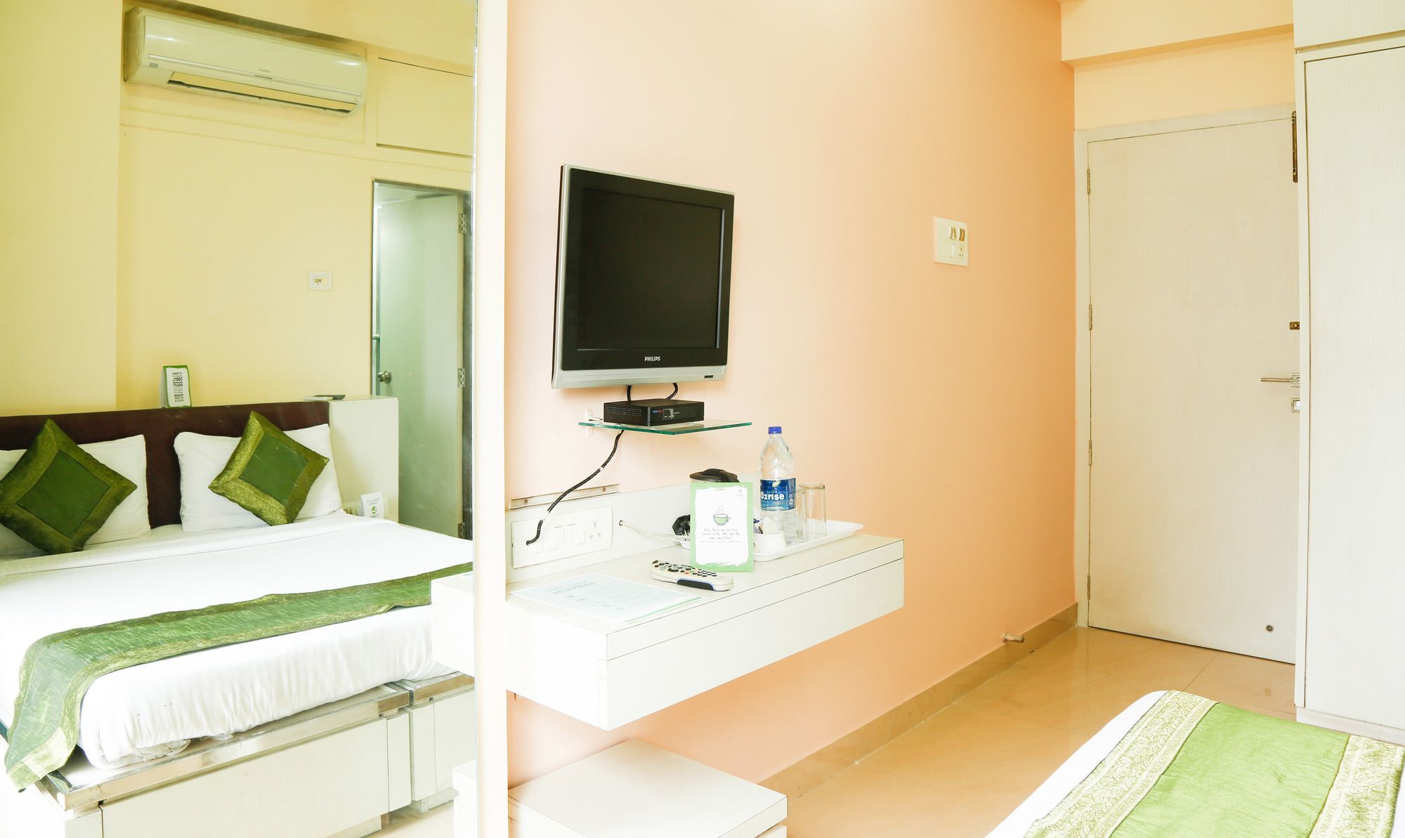 Hotel Treebo Seven Apatments Bandra 3*