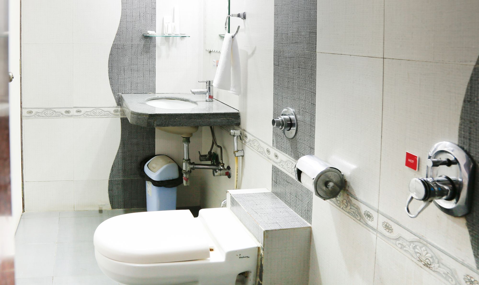 Hotel Treebo Seven Apatments Bandra Mumbai